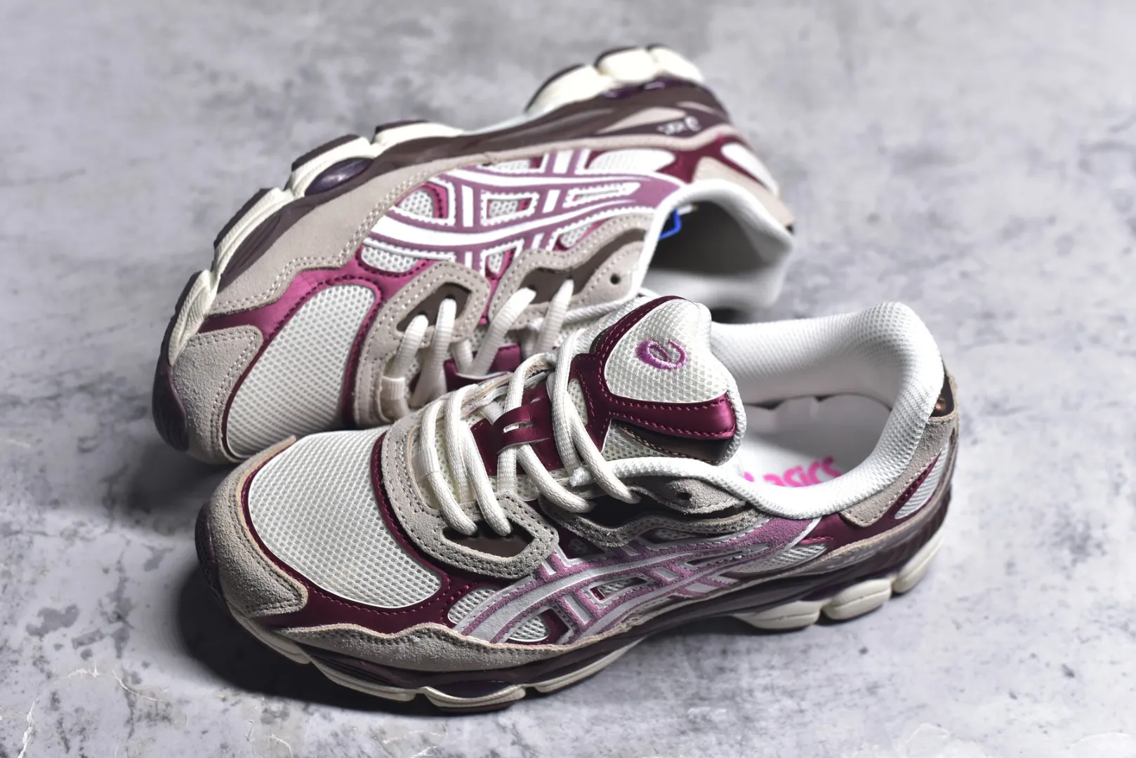 UrbanStyle ASICS GEL-NYC Beige Purple Replica Sneakers – High Quality ASICS Running Replicas 647