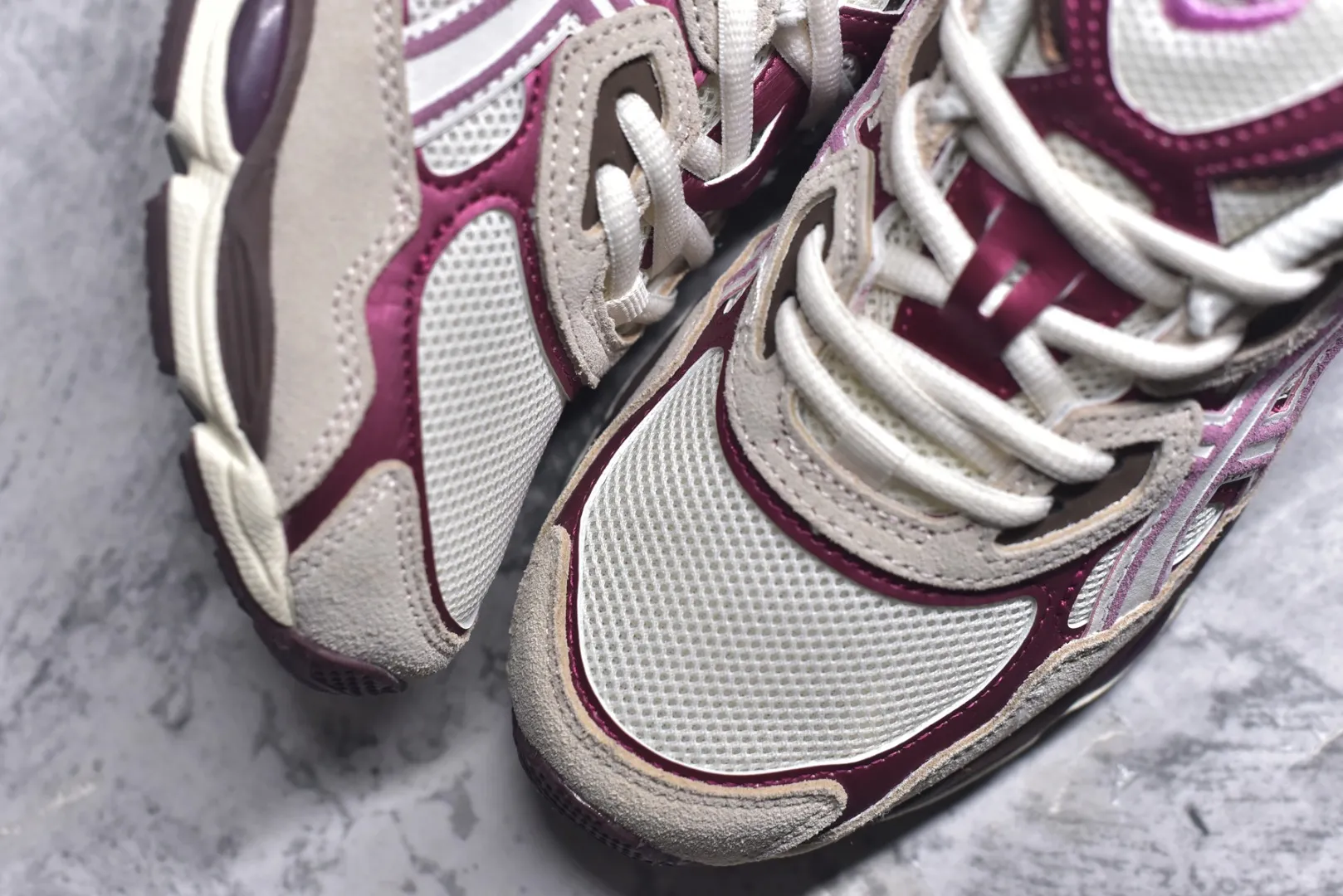 UrbanStyle ASICS GEL-NYC Beige Purple Replica Sneakers – High Quality ASICS Running Replicas 647