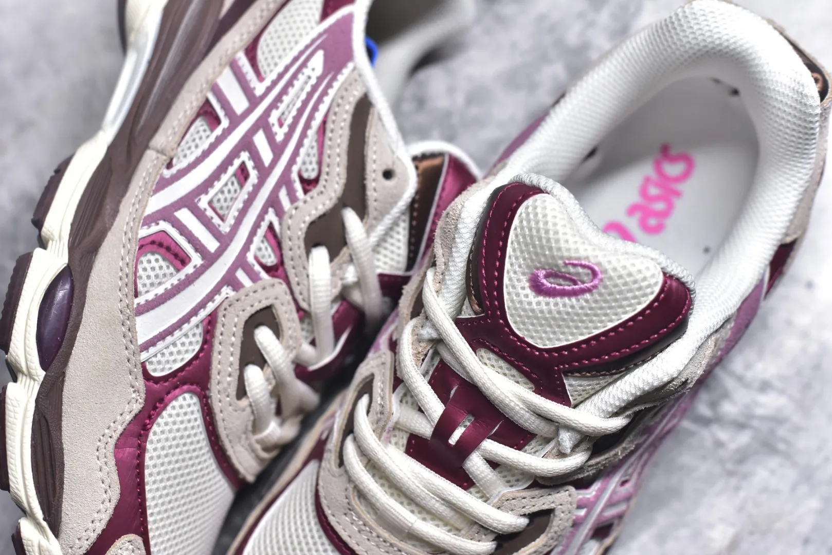 UrbanStyle ASICS GEL-NYC Beige Purple Replica Sneakers – High Quality ASICS Running Replicas 647