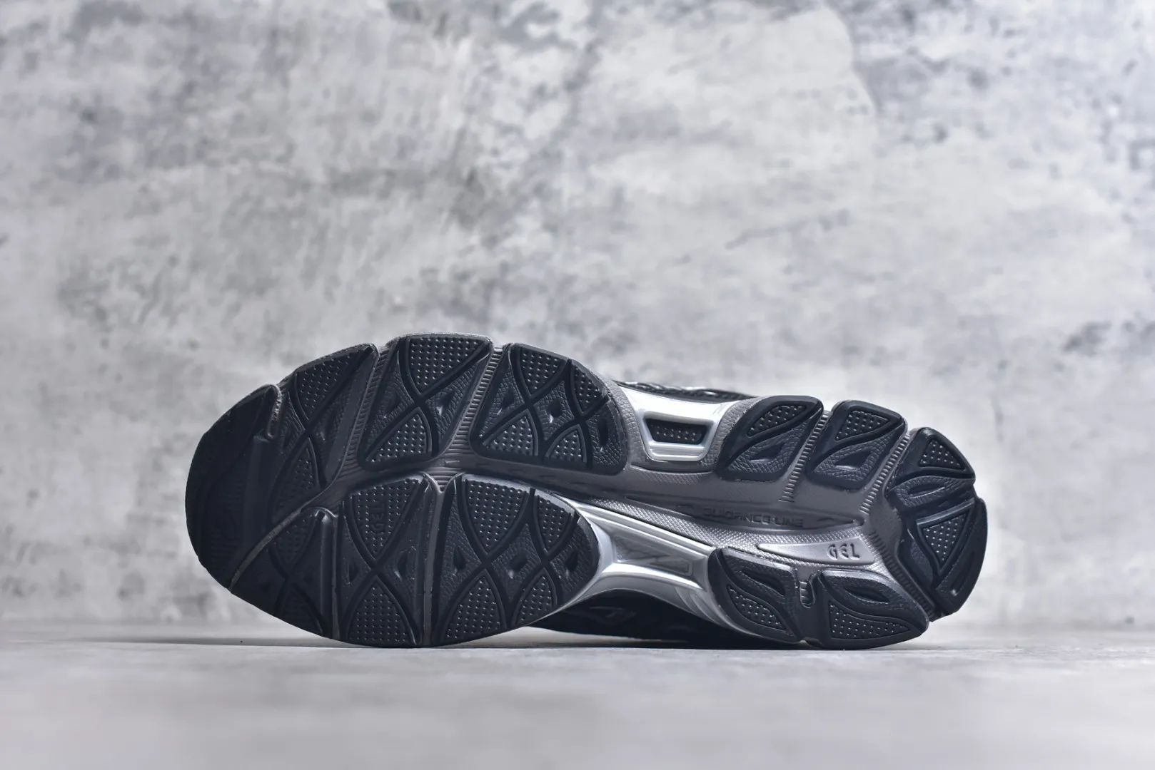 Thermal ASICS GEL-NYC Black Silver Replica Sneakers – High Quality Rep Shoes 651