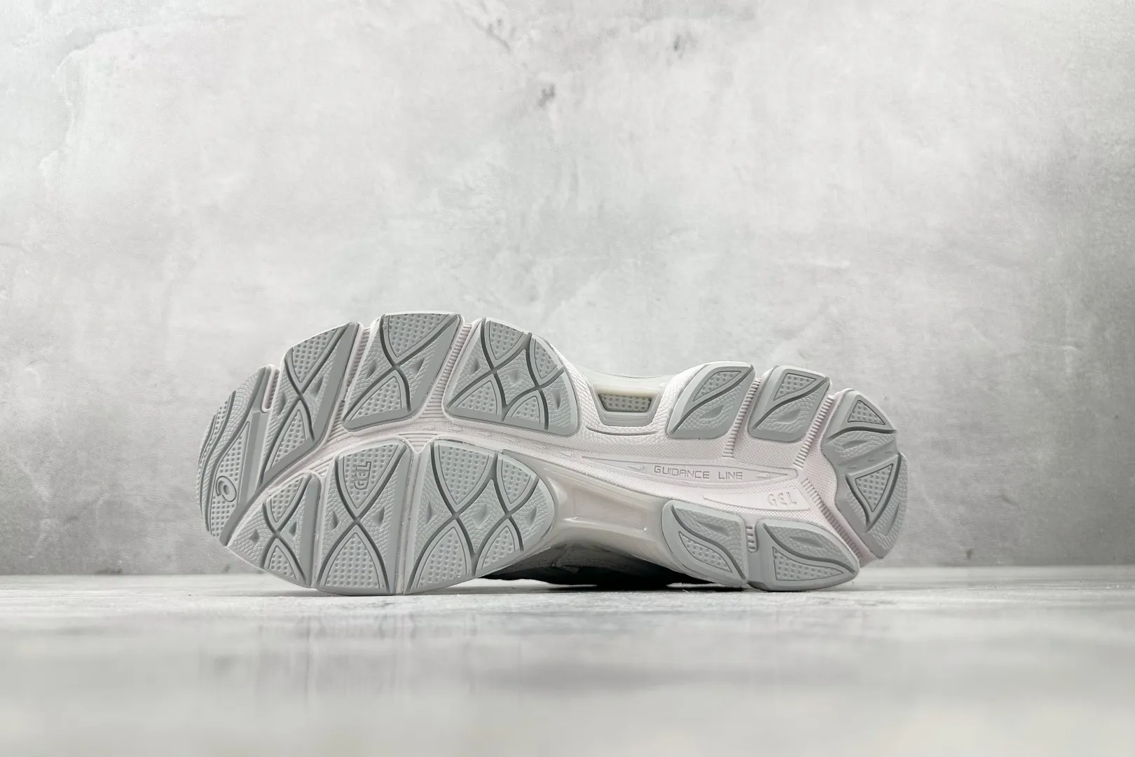 Classic ASICS GEL-NYC Grey White 1:1 Replica ASICS Sneakers with  Quality Rep Shoes 677