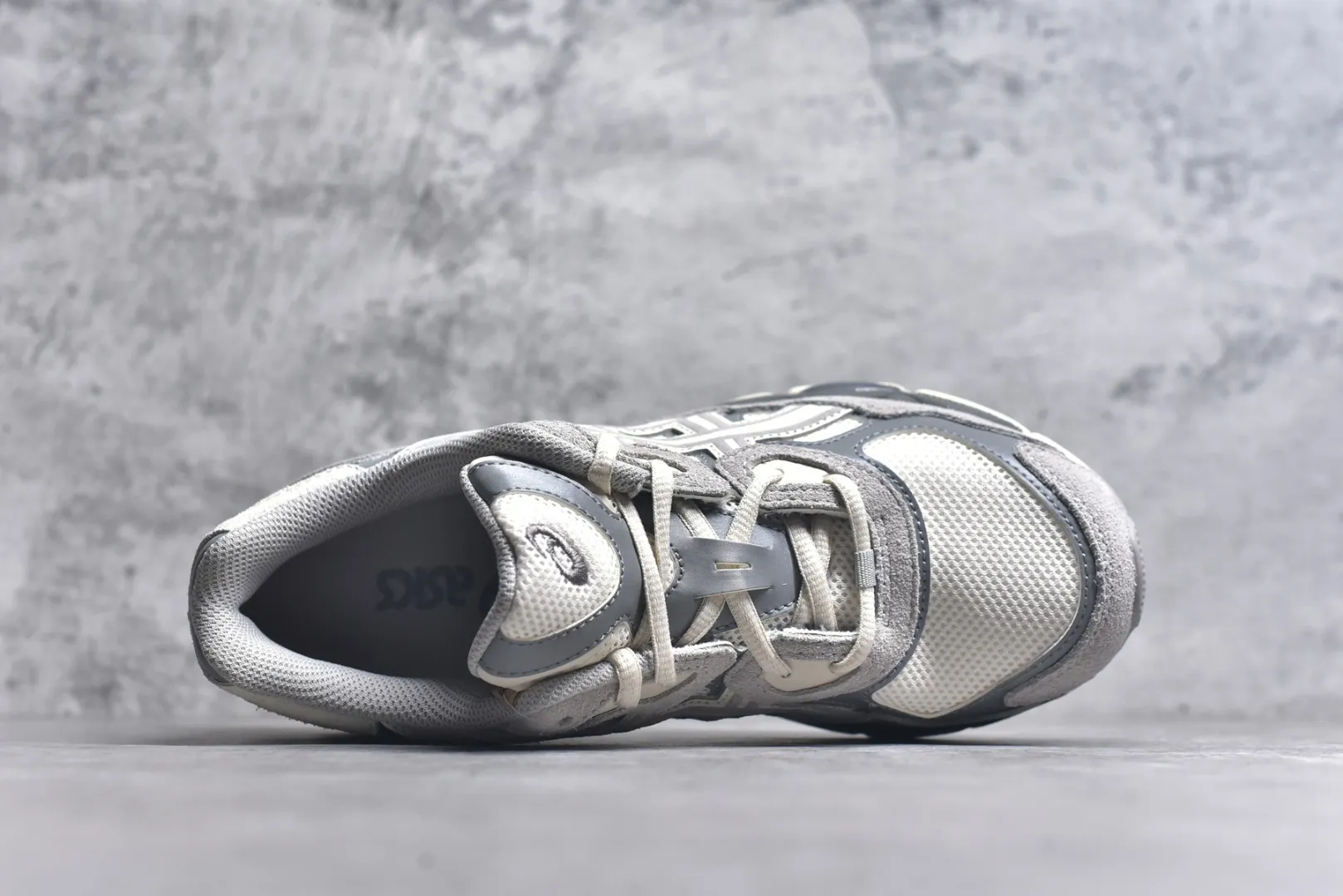 ASICS GEL-NYC Grey White Replica Sneakers –  Rep Shoes & High Quality ASICS Running Replicas Versatile 673