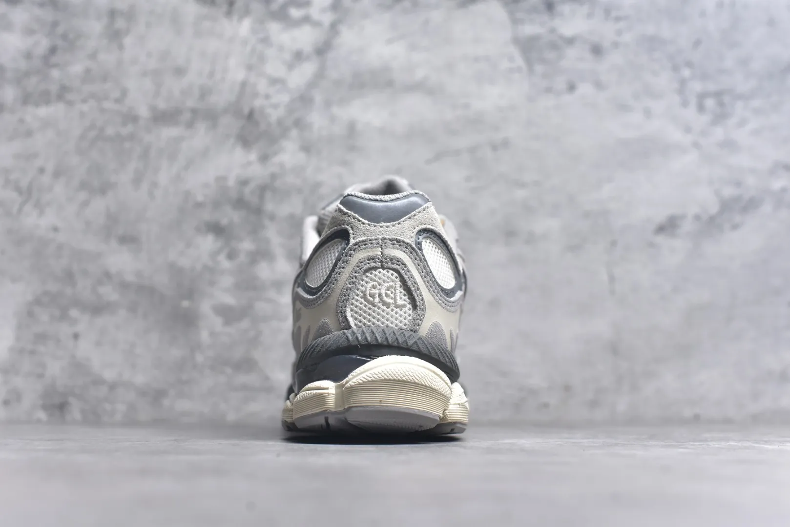 ASICS GEL-NYC Grey White Replica Sneakers –  Rep Shoes & High Quality ASICS Running Replicas Versatile 673