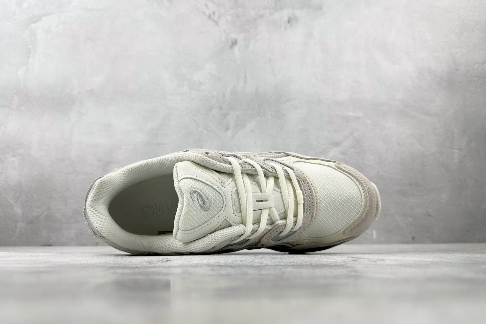 WaterResistant ASICS GEL-NYC Light Grey Replica Sneakers with High Quality Rep Shoes Design 687