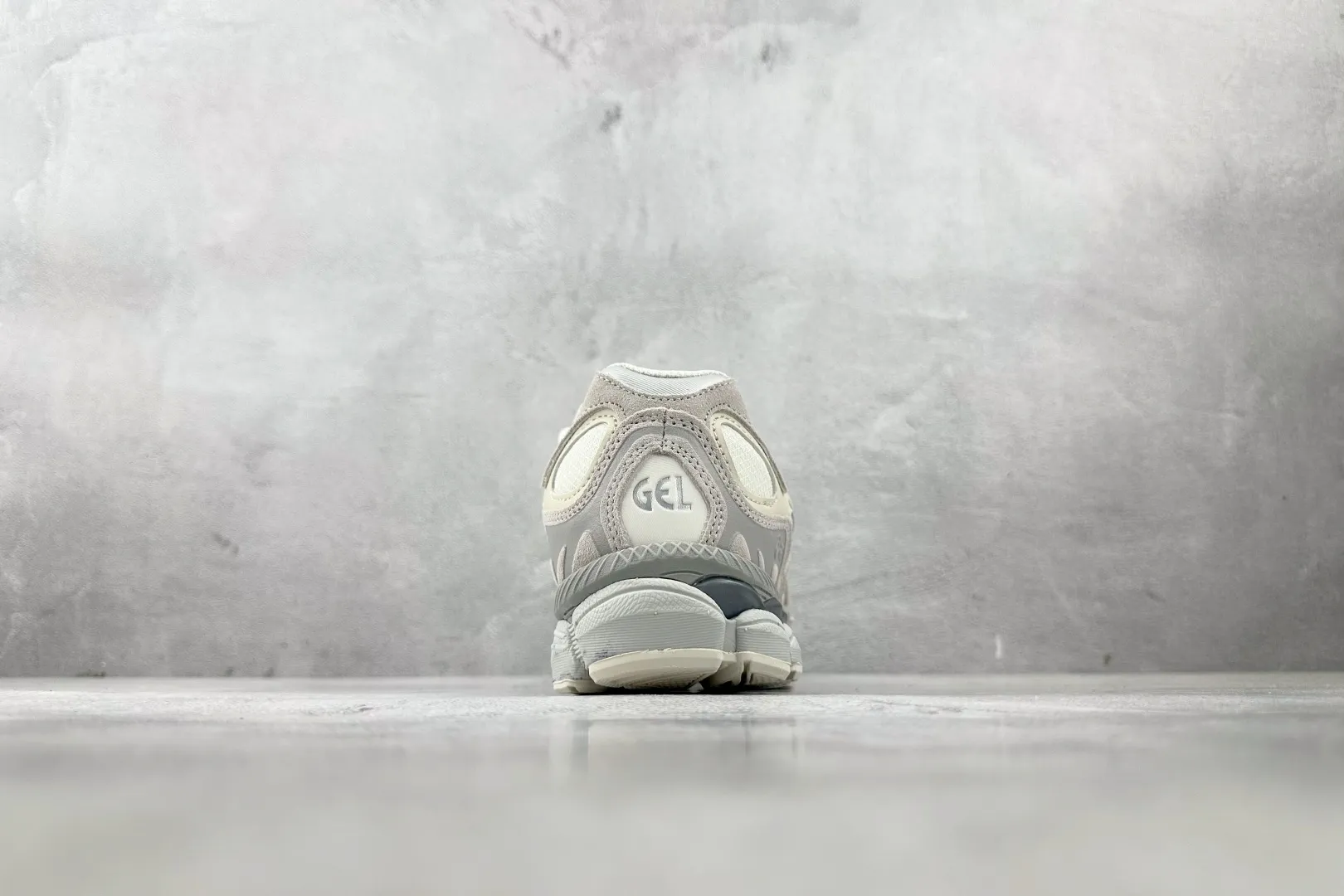 WaterResistant ASICS GEL-NYC Light Grey Replica Sneakers with High Quality Rep Shoes Design 687