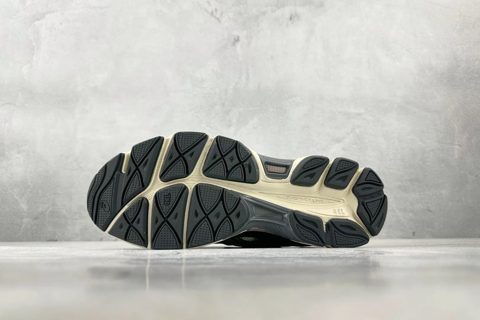 Original ASICS GEL-NYC Oatmeal Grey Replica Sneakers – High Quality ASICS Running Rep Shoes 686