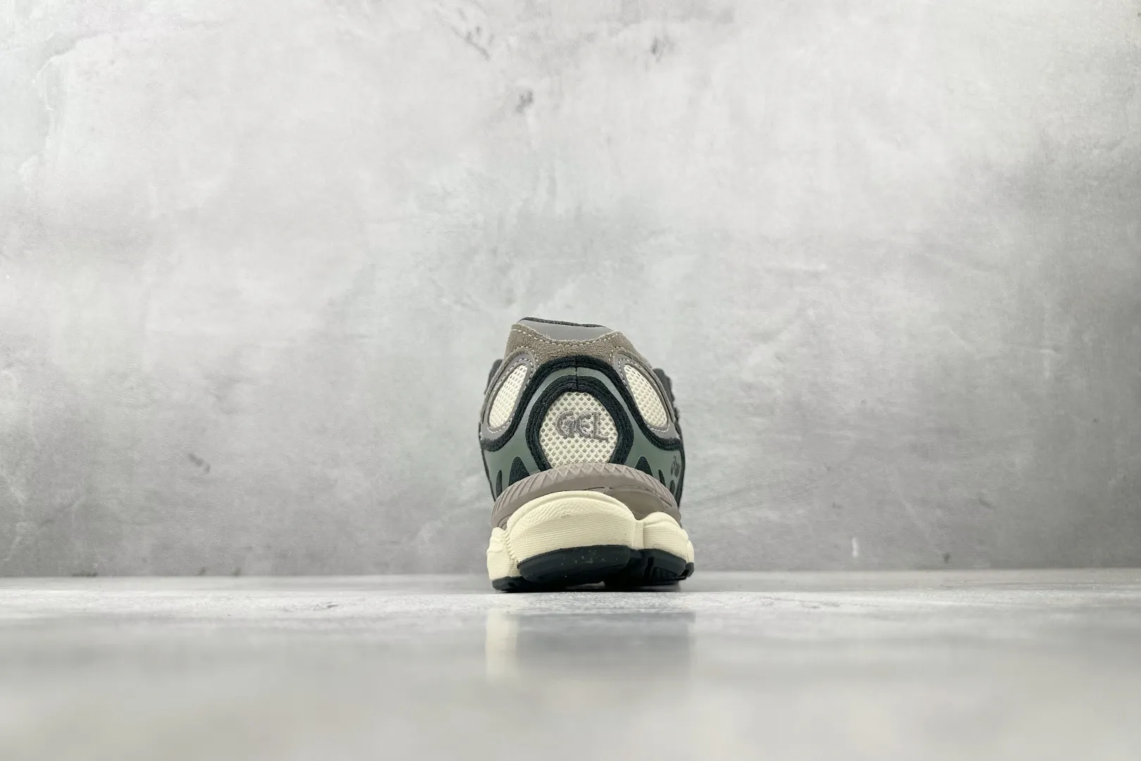 Original ASICS GEL-NYC Oatmeal Grey Replica Sneakers – High Quality ASICS Running Rep Shoes 686