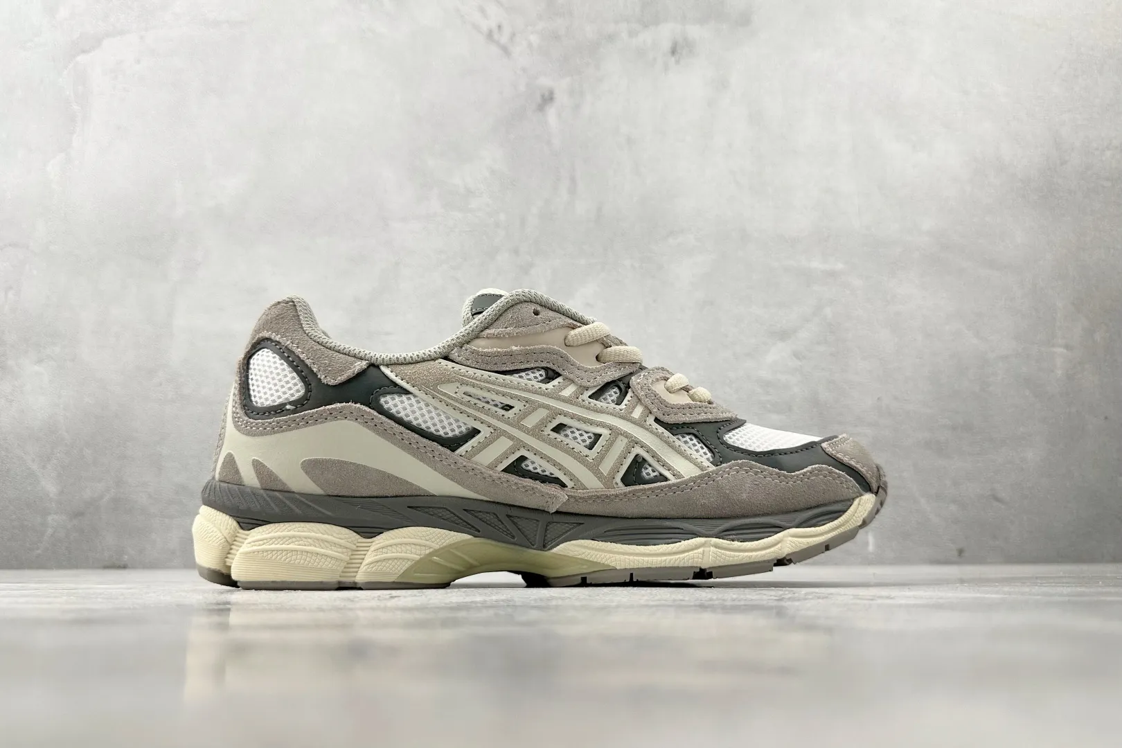 WeatherProof ASICS GEL-NYC Oatmeal Low Top Replica Sneakers – High Quality Rep Shoes & 1:1 ASICS Replicas 669