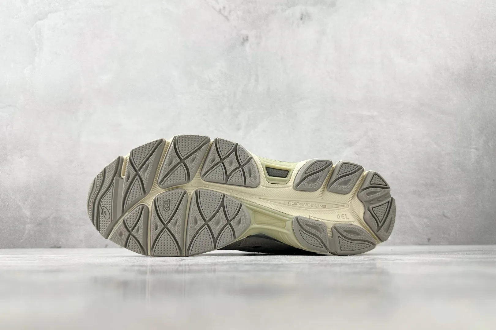 WeatherProof ASICS GEL-NYC Oatmeal Low Top Replica Sneakers – High Quality Rep Shoes & 1:1 ASICS Replicas 669