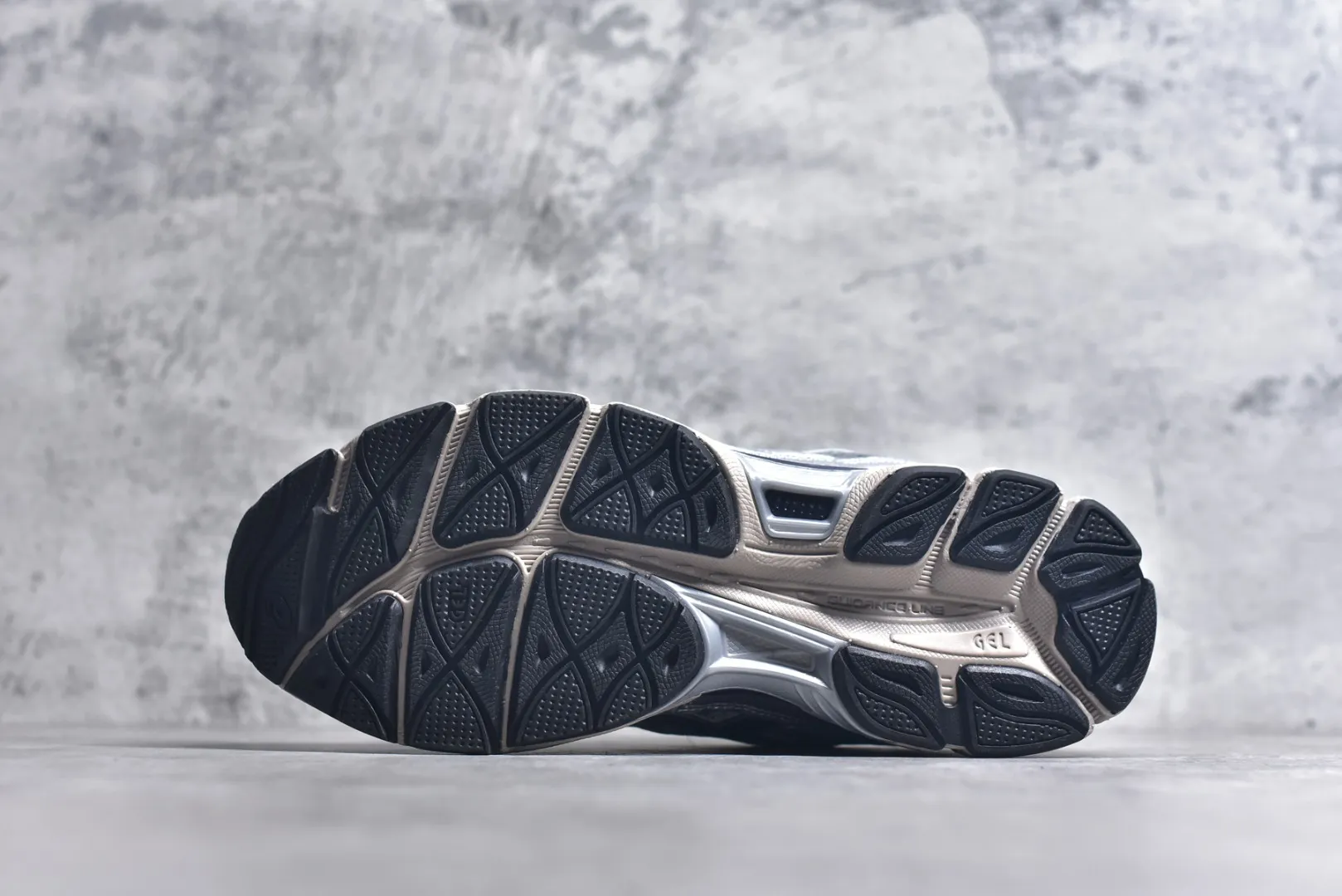 EasyMatch ASICS GEL-NYC Silver Low Top Replica Sneakers with High Quality Rep Shoes 650
