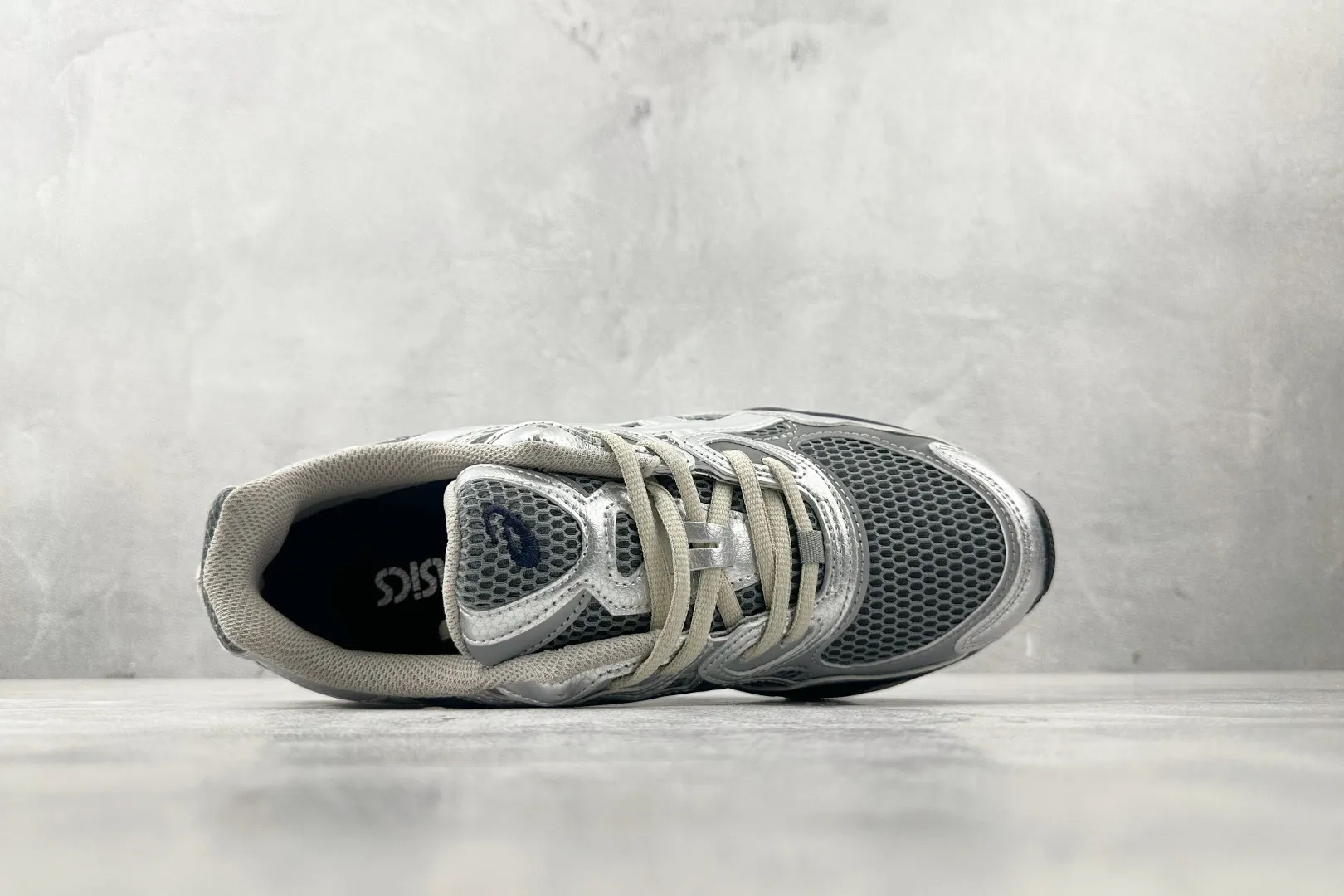 ASICS GEL-NYC Silver Navy Replica Sneakers – High Quality ASICS Running Replicas UrbanStyle 675