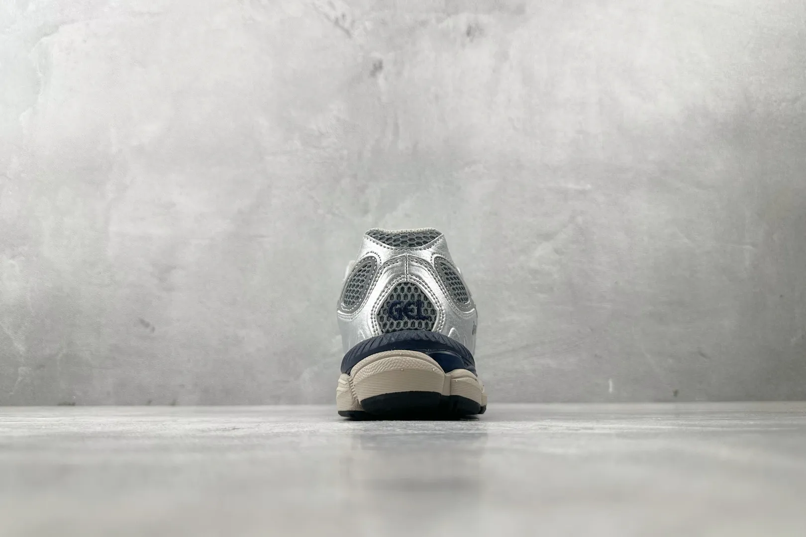 ASICS GEL-NYC Silver Navy Replica Sneakers – High Quality ASICS Running Replicas UrbanStyle 675