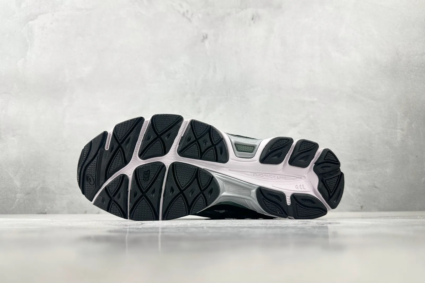 Flexible ASICS GEL-NYC White Black Green Replica Sneakers – High Quality ASICS Running Rep Shoes 685