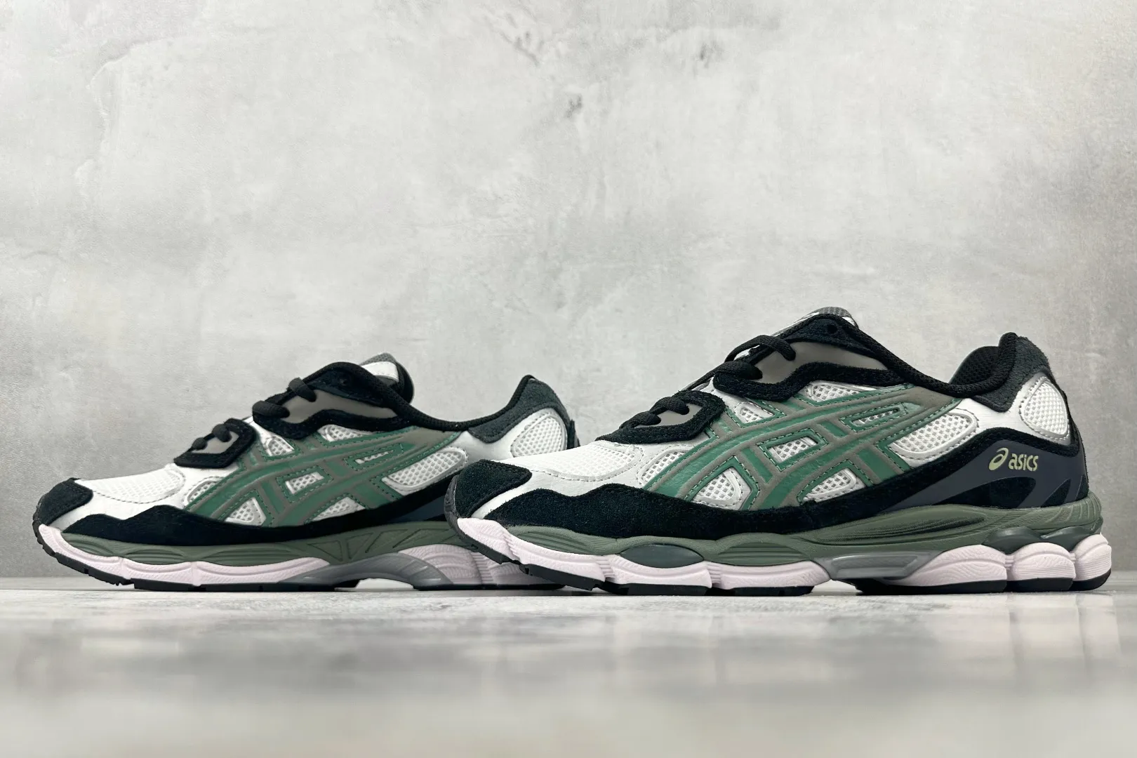 Flexible ASICS GEL-NYC White Black Green Replica Sneakers – High Quality ASICS Running Rep Shoes 685