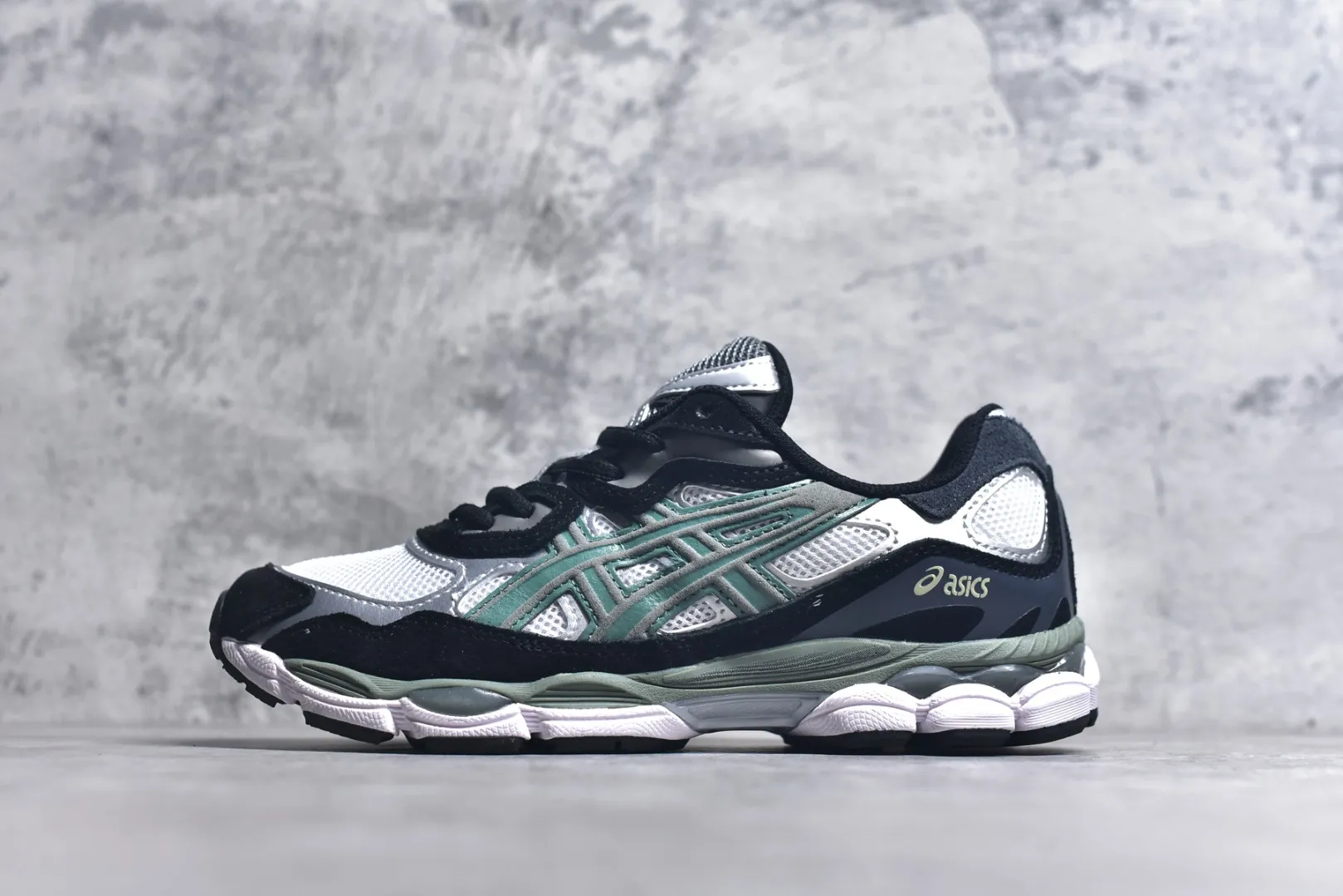 ASICS GEL-NYC White Black Green Replica Sneakers – High Quality ASICS Running Replicas Unisex 655