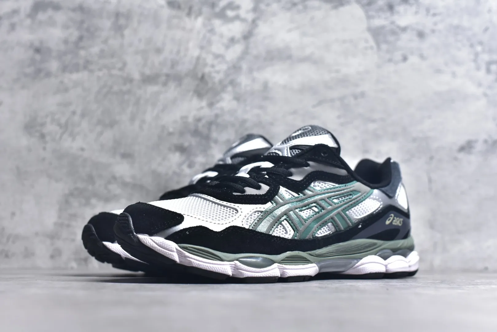 ASICS GEL-NYC White Black Green Replica Sneakers – High Quality ASICS Running Replicas Unisex 655