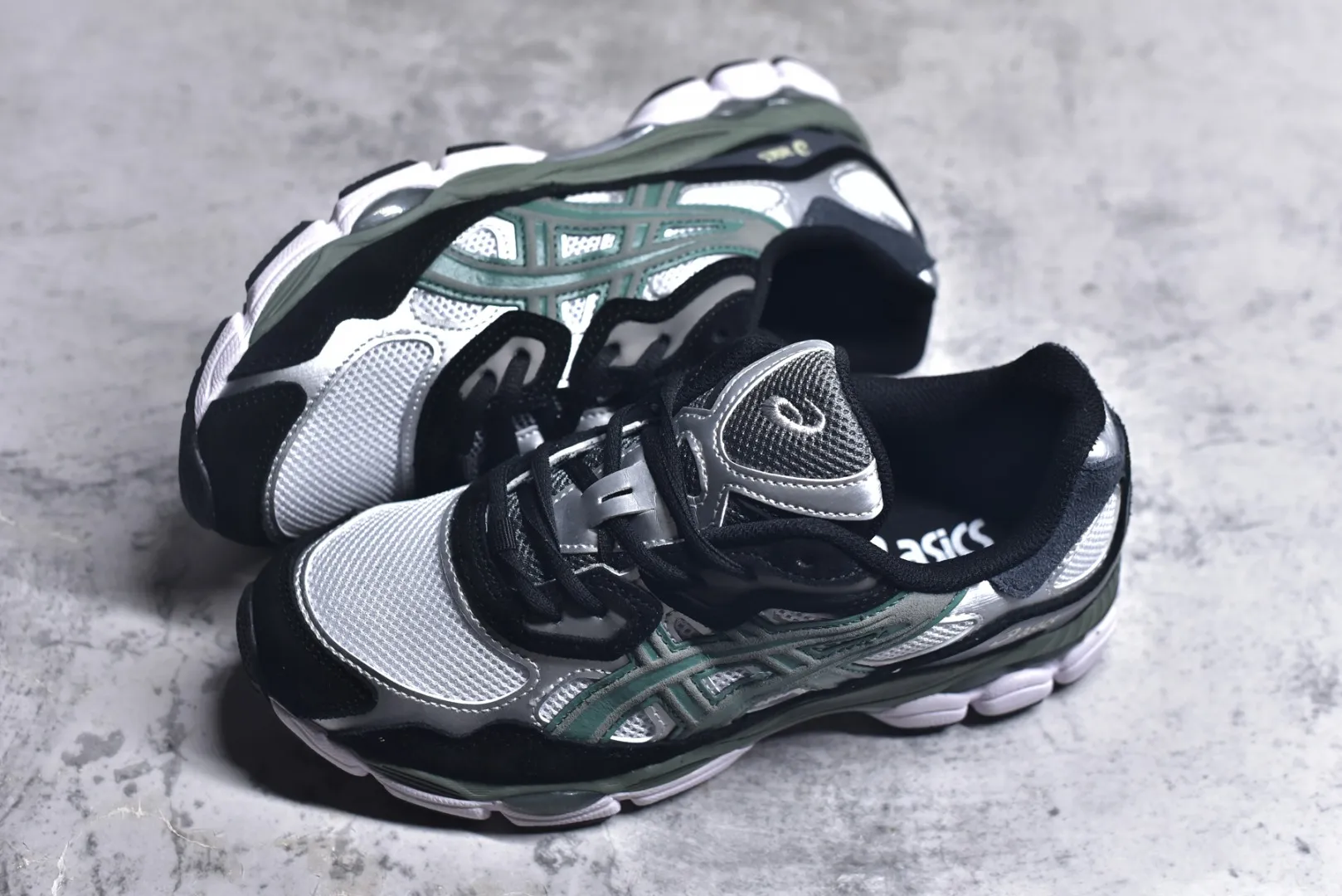 ASICS GEL-NYC White Black Green Replica Sneakers – High Quality ASICS Running Replicas Unisex 655