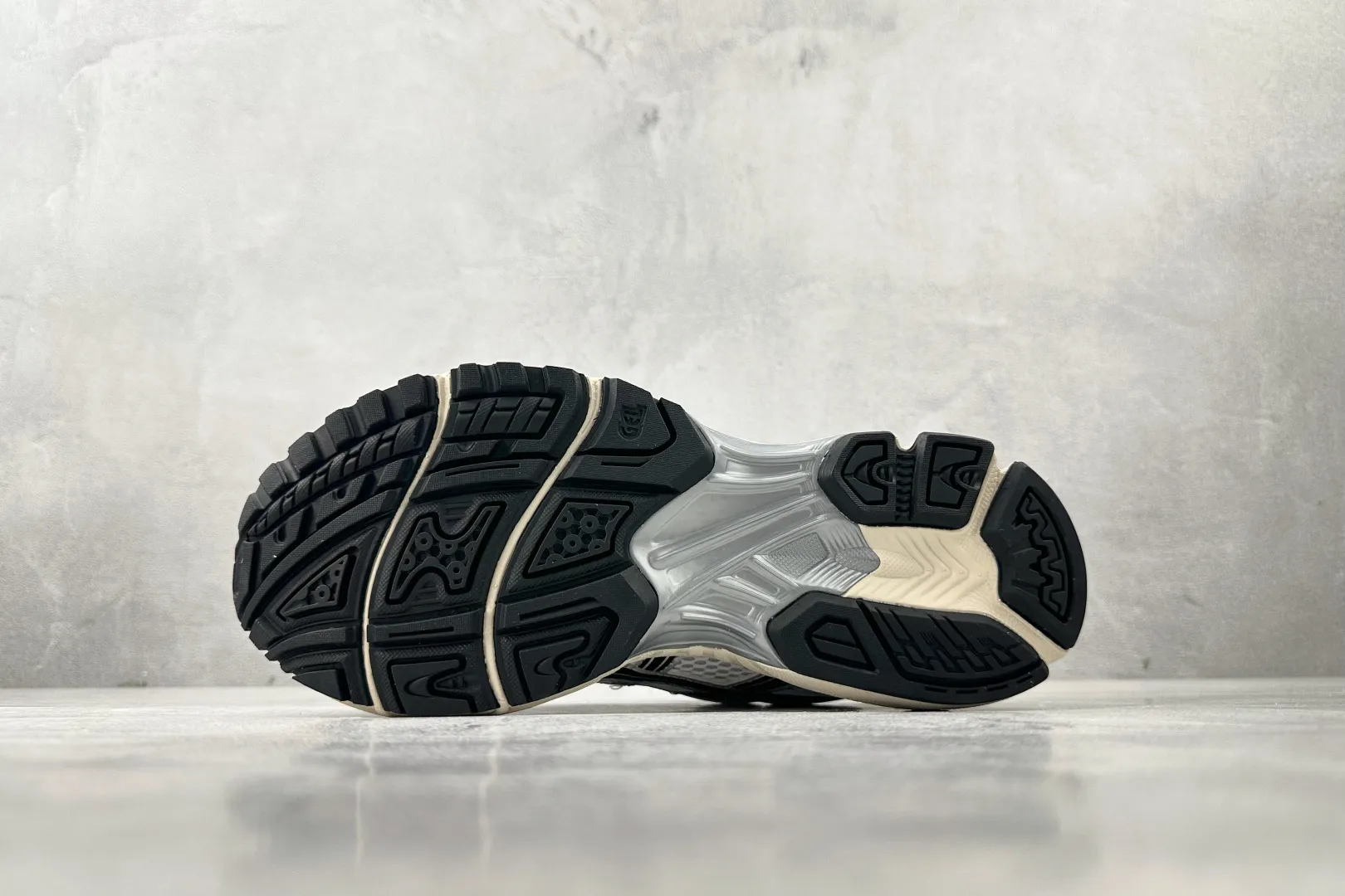 ASICS Gel-Kayano 14 JJJJound Silver Black – High Quality ASICS Running Replicas & 1:1 Sneakers ZeroBulk 629