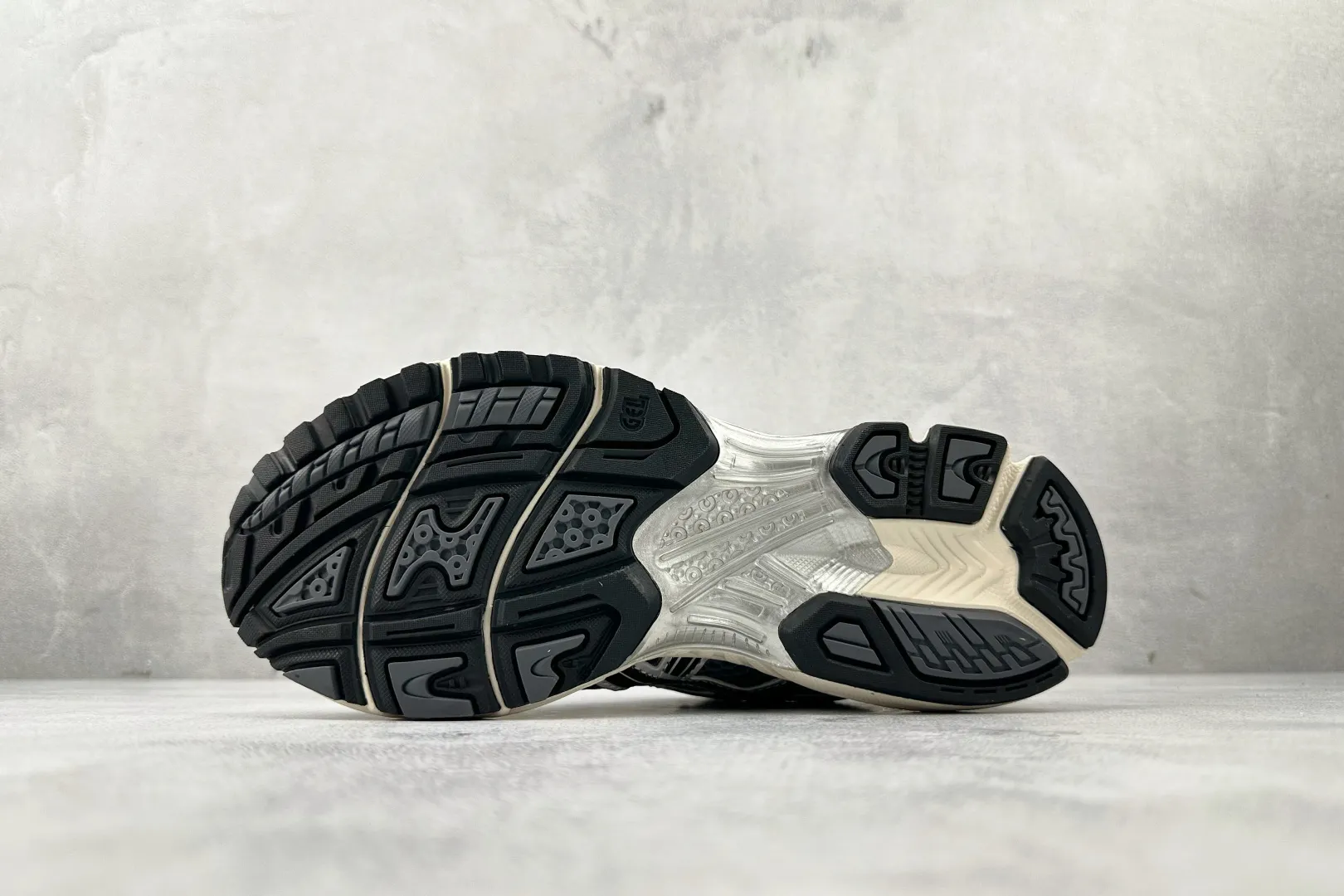 ASICS Gel-Kayano 14 Silver Black Replica Sneakers – High Quality ASICS Running Replicas Lightweight 626