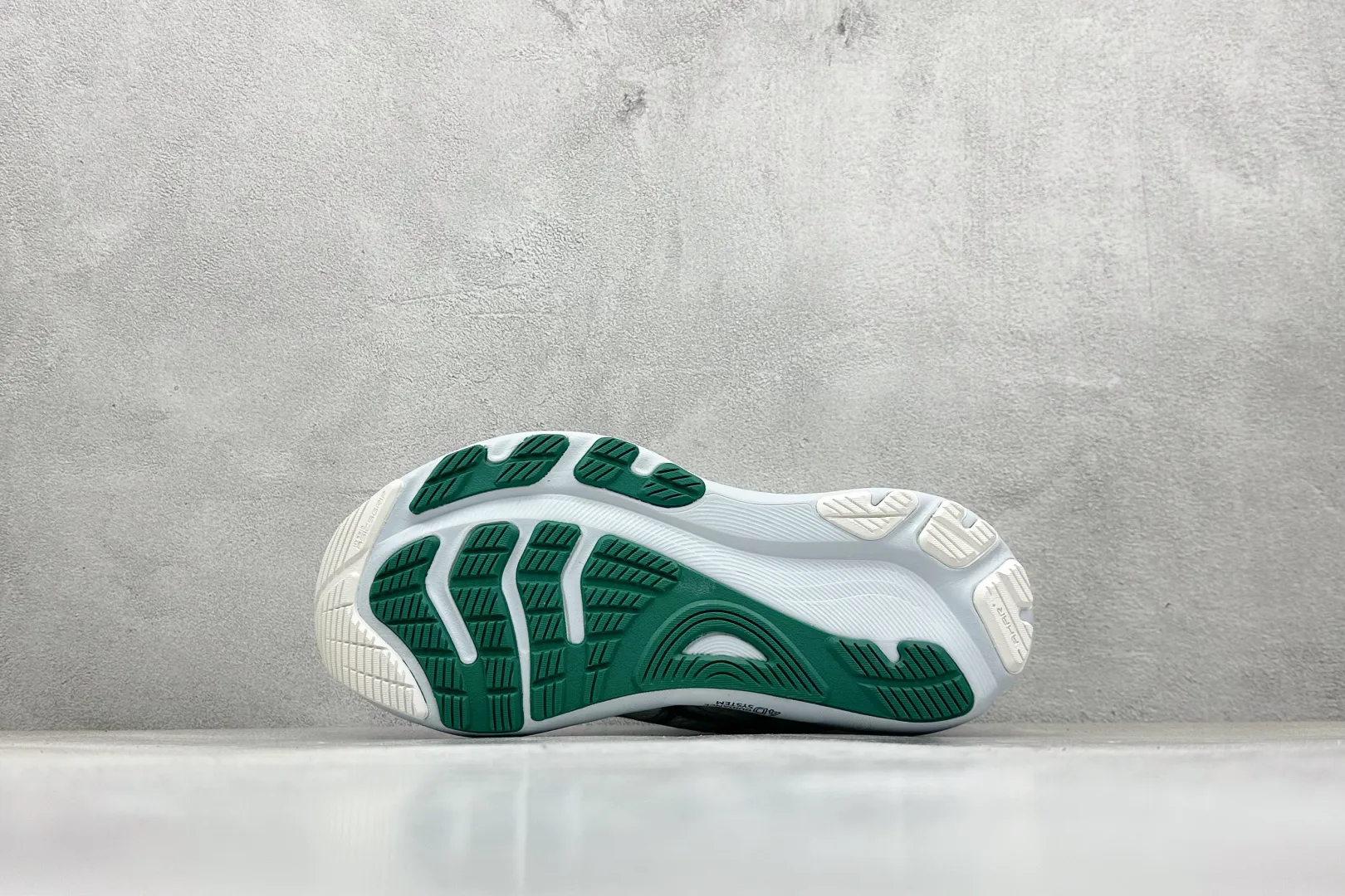 ASICS Gel-Kayano 31 White Green Replica Sneakers – High Quality ASICS Running Replicas Stylish 622