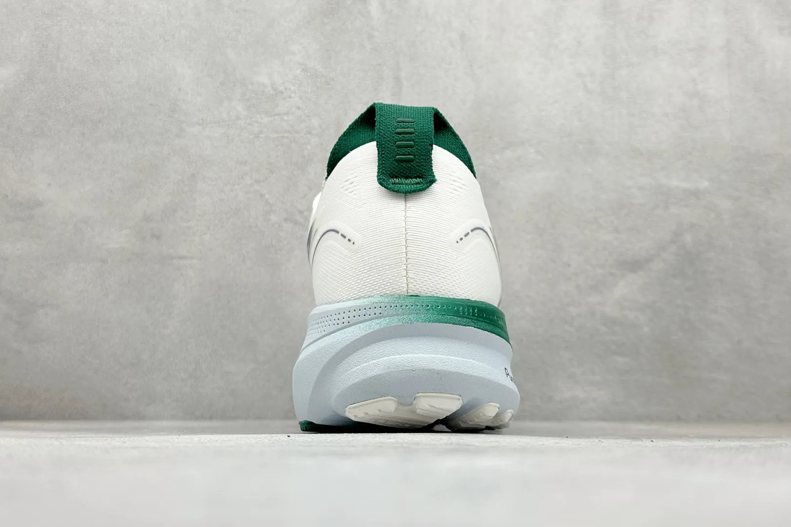 ASICS Gel-Kayano 31 White Green Replica Sneakers – High Quality ASICS Running Replicas Stylish 622