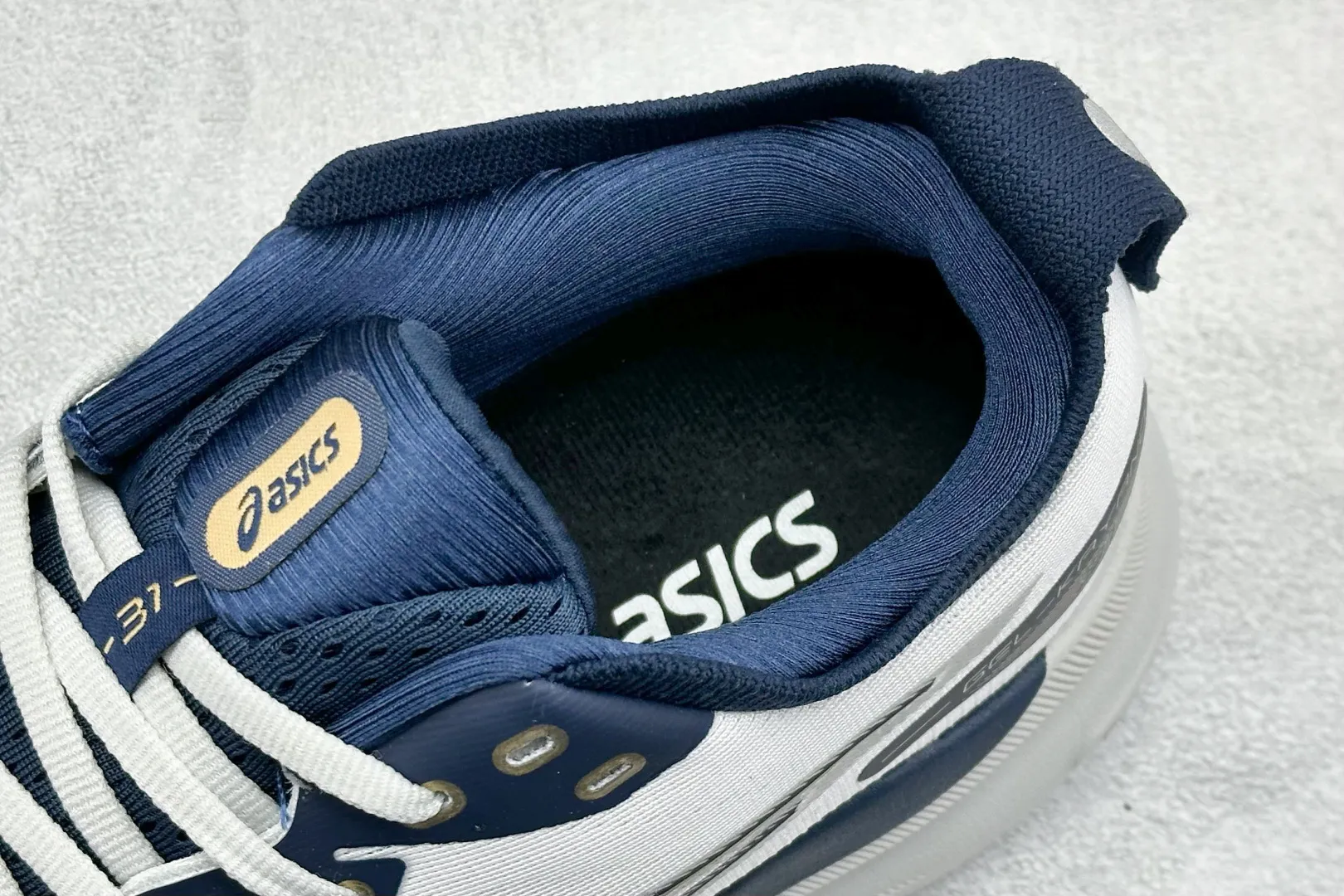 AllSeason ASICS Gel-Kayano 31 White Navy Replica Sneakers with High Quality Running Performance 615