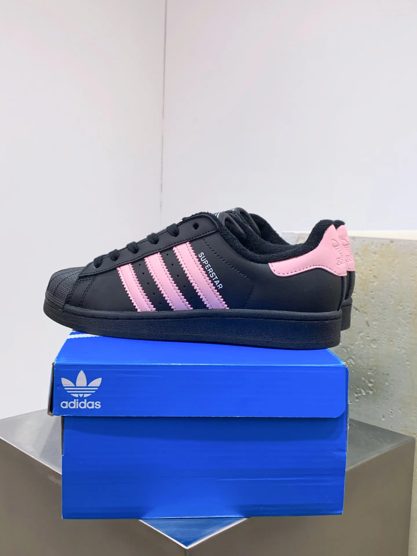 Adidas Originals Superstar Core Black Pink Rep Shoes – Replica Adidas Edition EasyCare 550