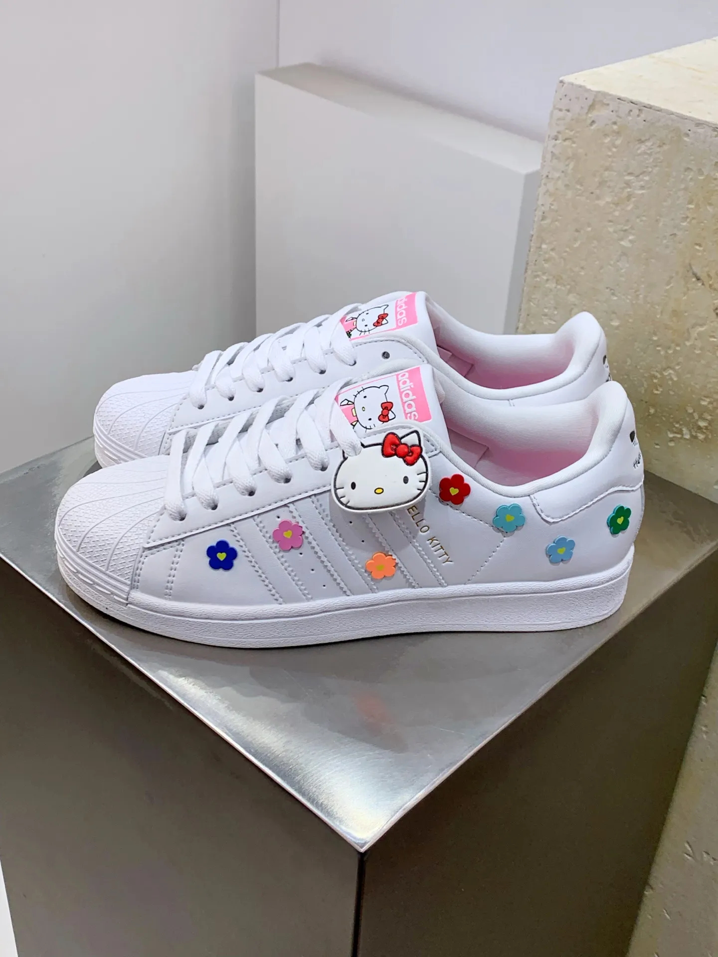 Adidas Originals Superstar Hello Kitty White Replica Shoes Elegant 530