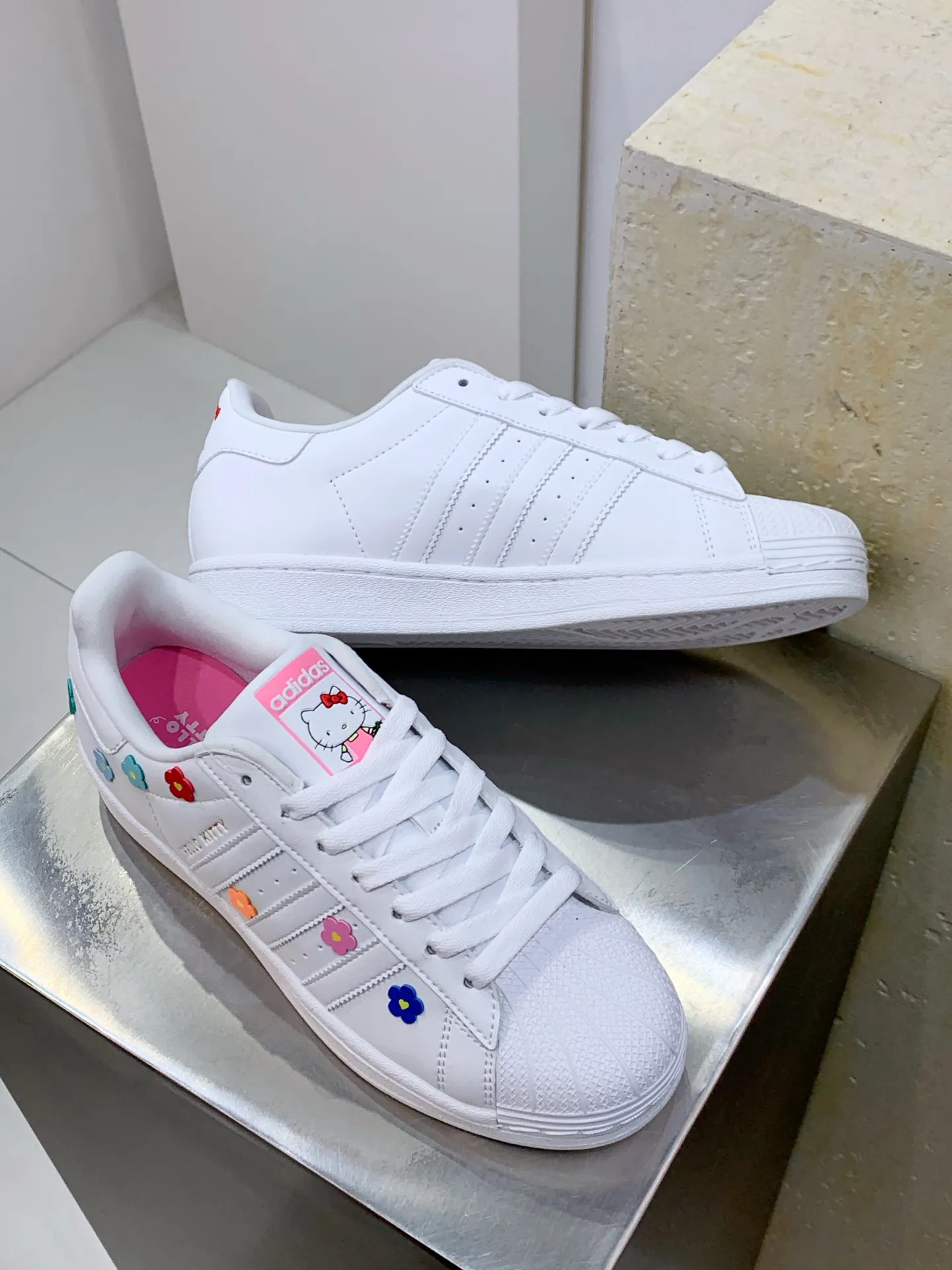 Adidas Originals Superstar Hello Kitty White Replica Shoes Elegant 530