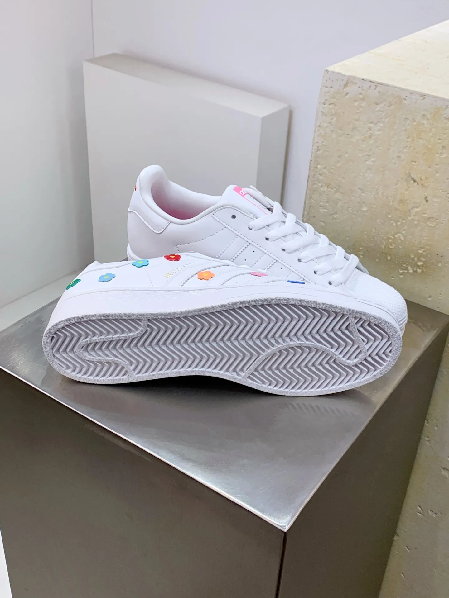Adidas Originals Superstar Hello Kitty White Replica Shoes Elegant 530