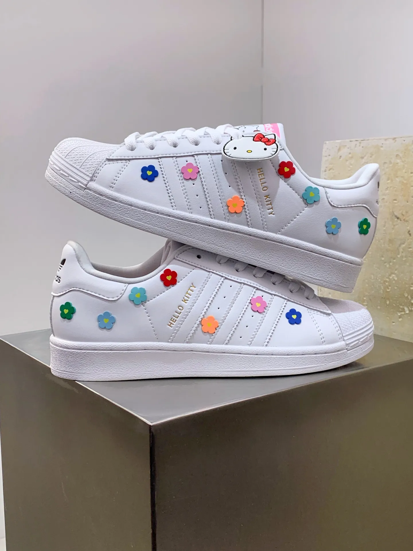 Adidas Originals Superstar Hello Kitty White Replica Shoes Elegant 530