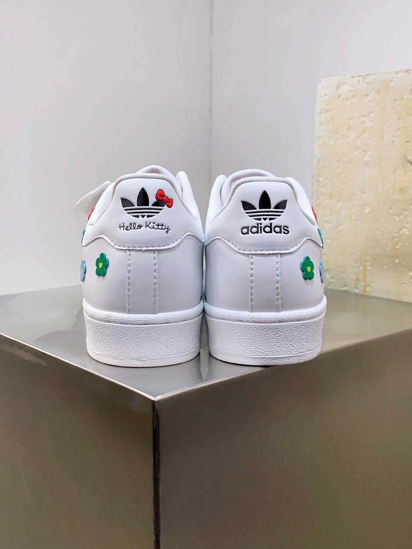 Adidas Originals Superstar Hello Kitty White Replica Shoes Elegant 530