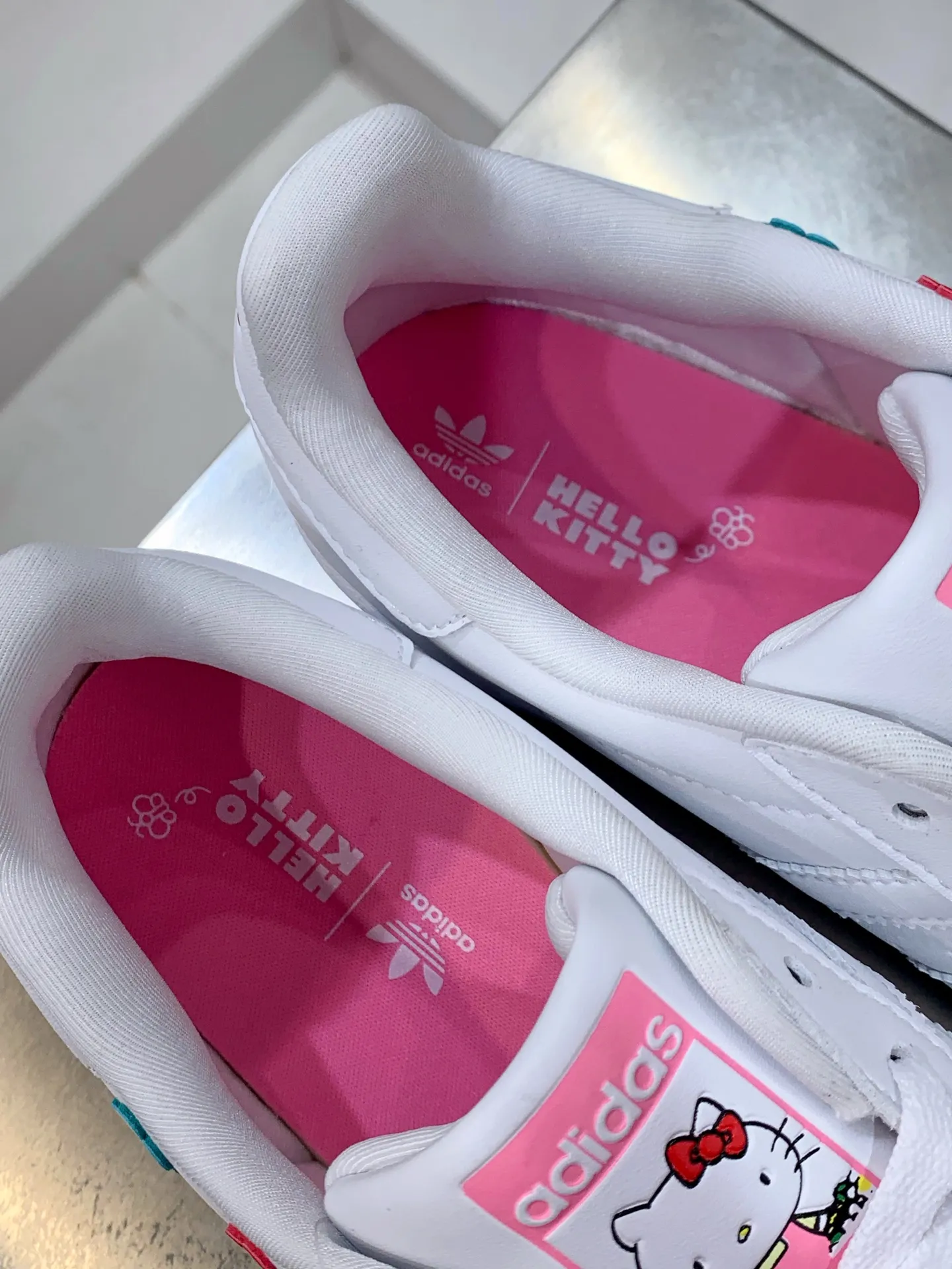 Adidas Originals Superstar Hello Kitty White Replica Shoes Elegant 530