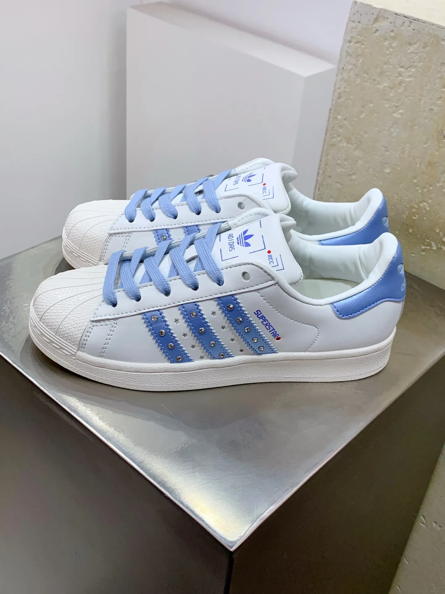 Bold Adidas Originals Superstar JR4505 White Blue – Replica Adidas Shoes 553