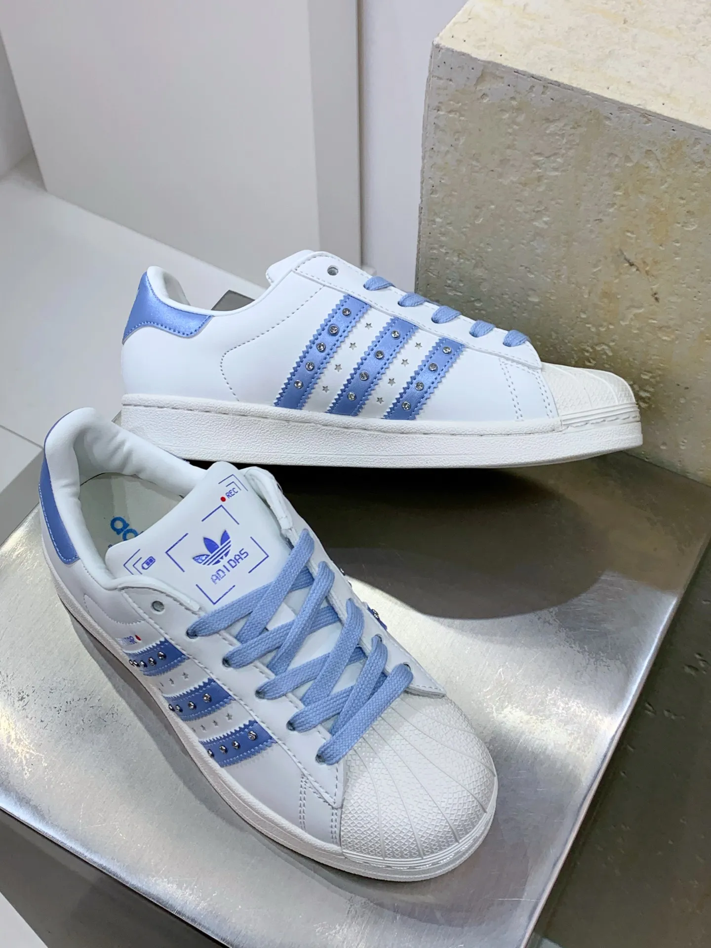 Bold Adidas Originals Superstar JR4505 White Blue – Replica Adidas Shoes 553