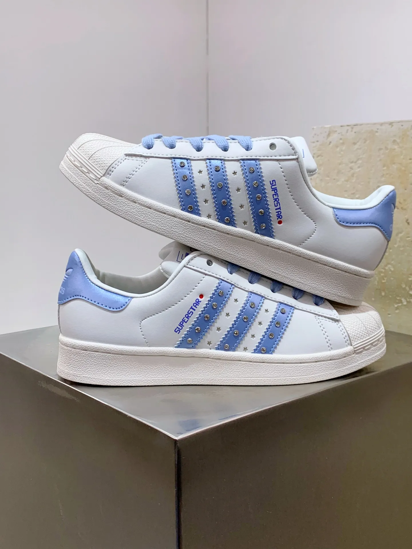 Bold Adidas Originals Superstar JR4505 White Blue – Replica Adidas Shoes 553