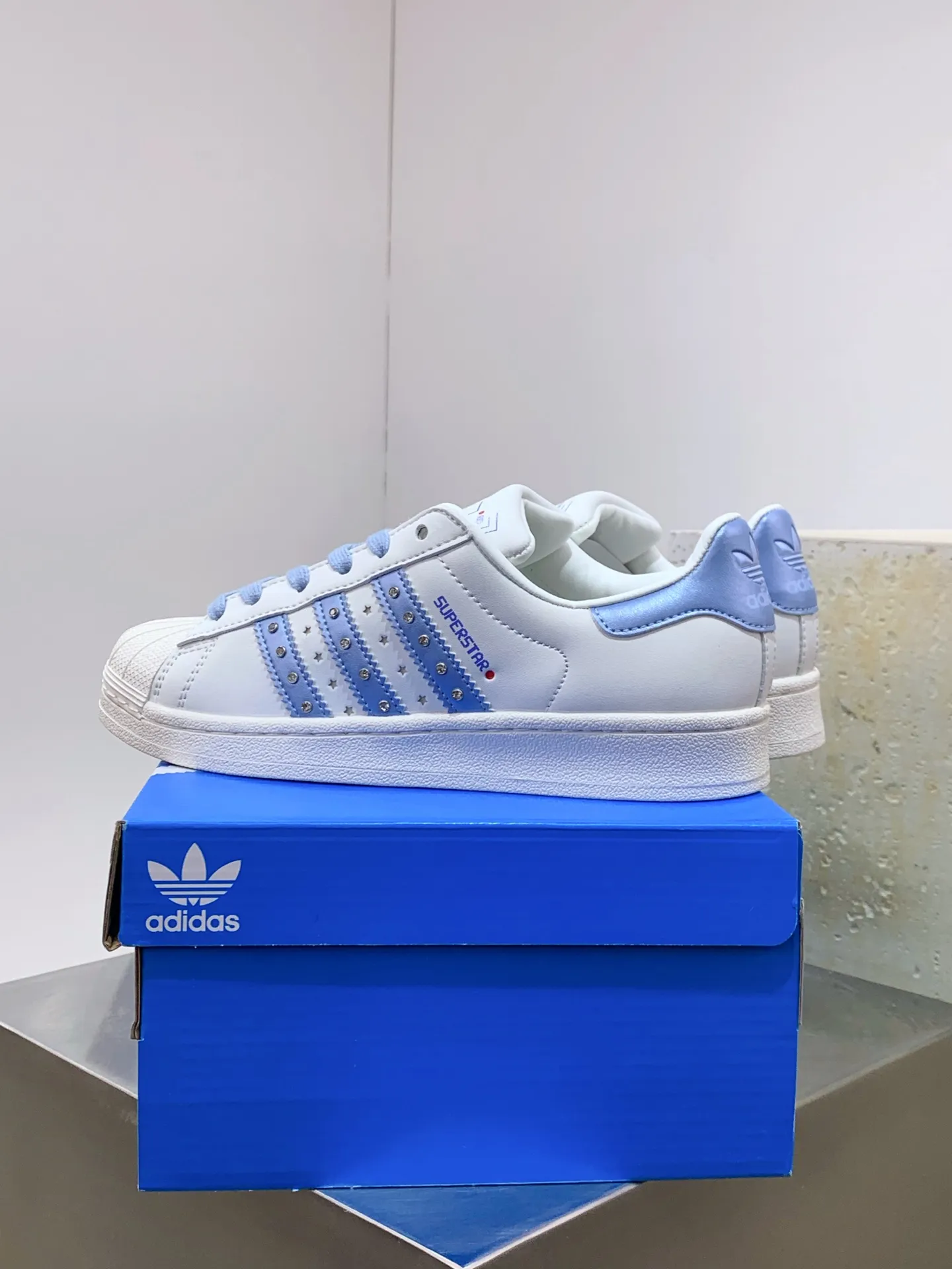 Bold Adidas Originals Superstar JR4505 White Blue – Replica Adidas Shoes 553