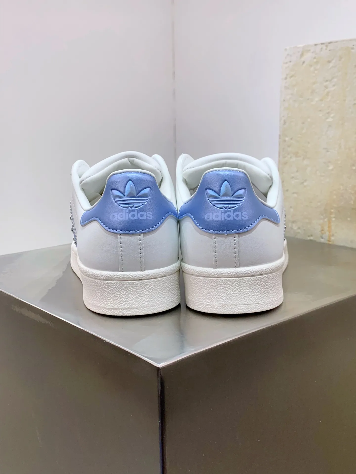 Bold Adidas Originals Superstar JR4505 White Blue – Replica Adidas Shoes 553