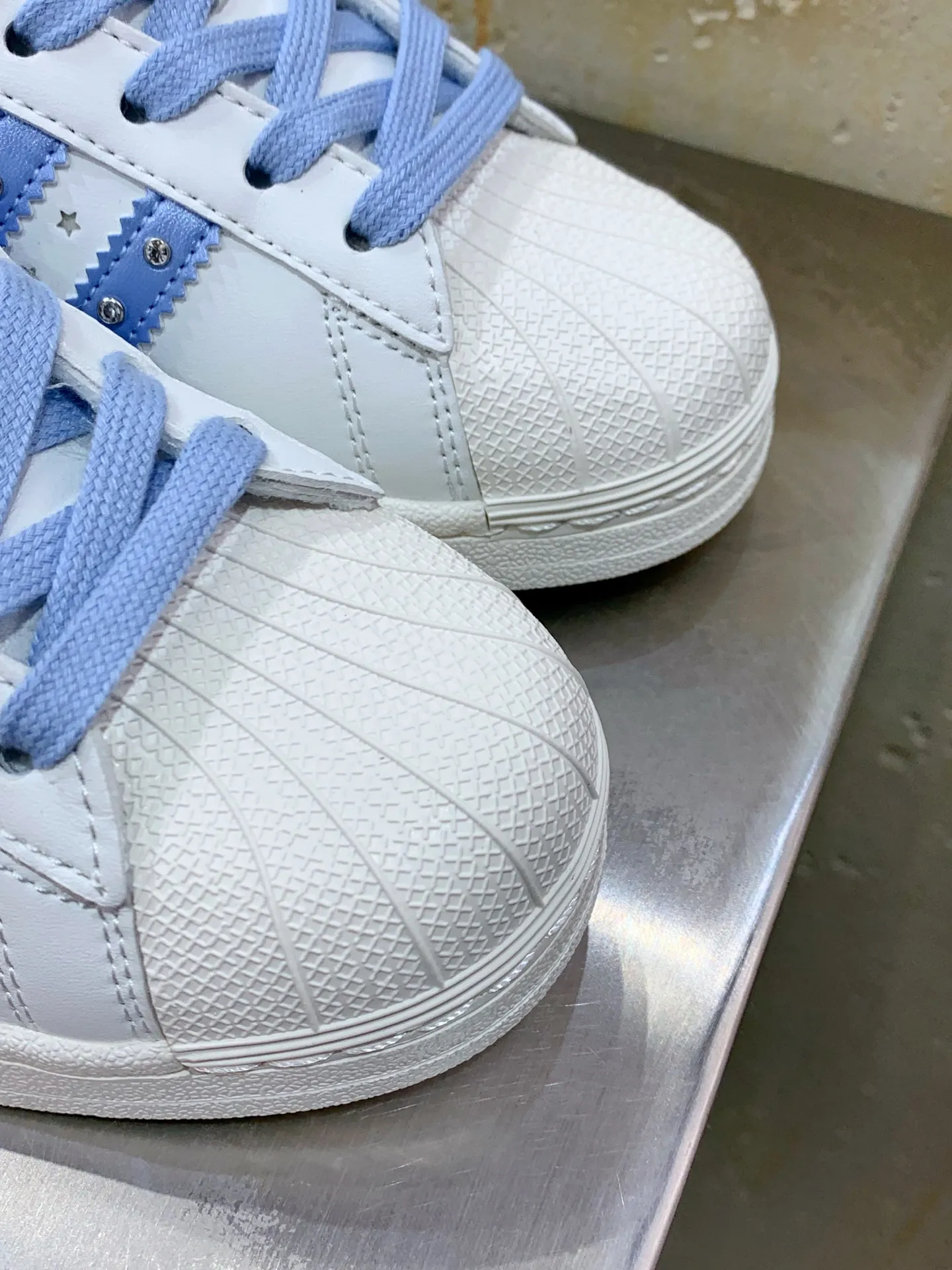 Bold Adidas Originals Superstar JR4505 White Blue – Replica Adidas Shoes 553