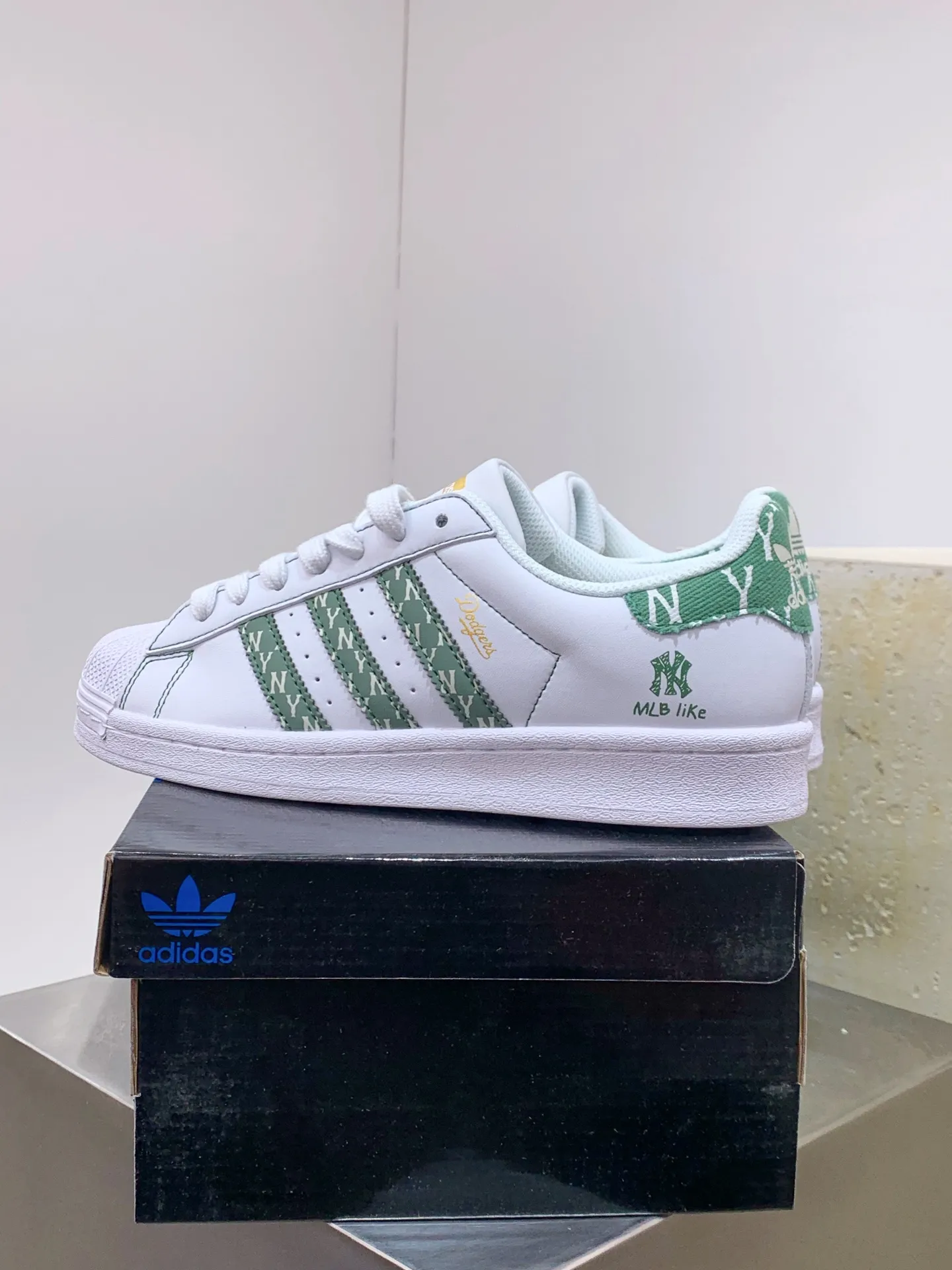 Durable Adidas Originals Superstar MLB White Green Rep Shoes – Replica Adidas Edition 551