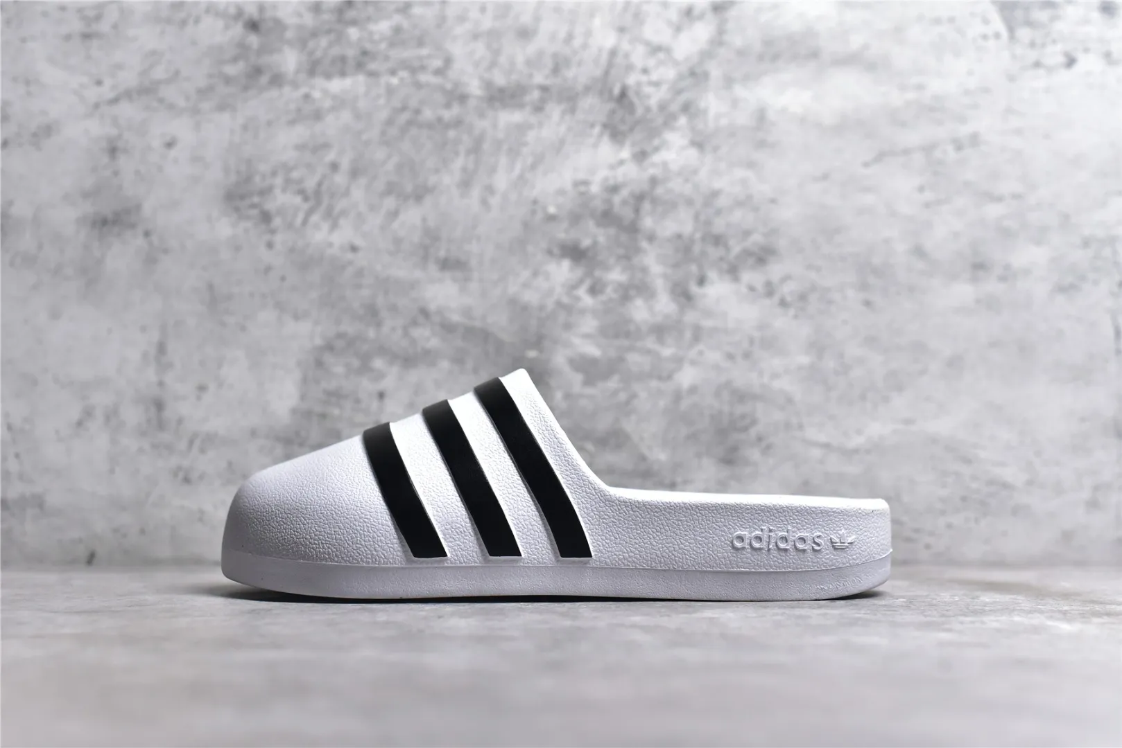 Chic Adidas Originals adilette White Black Slides –  Replica Adidas Shoes & Sneakers 467