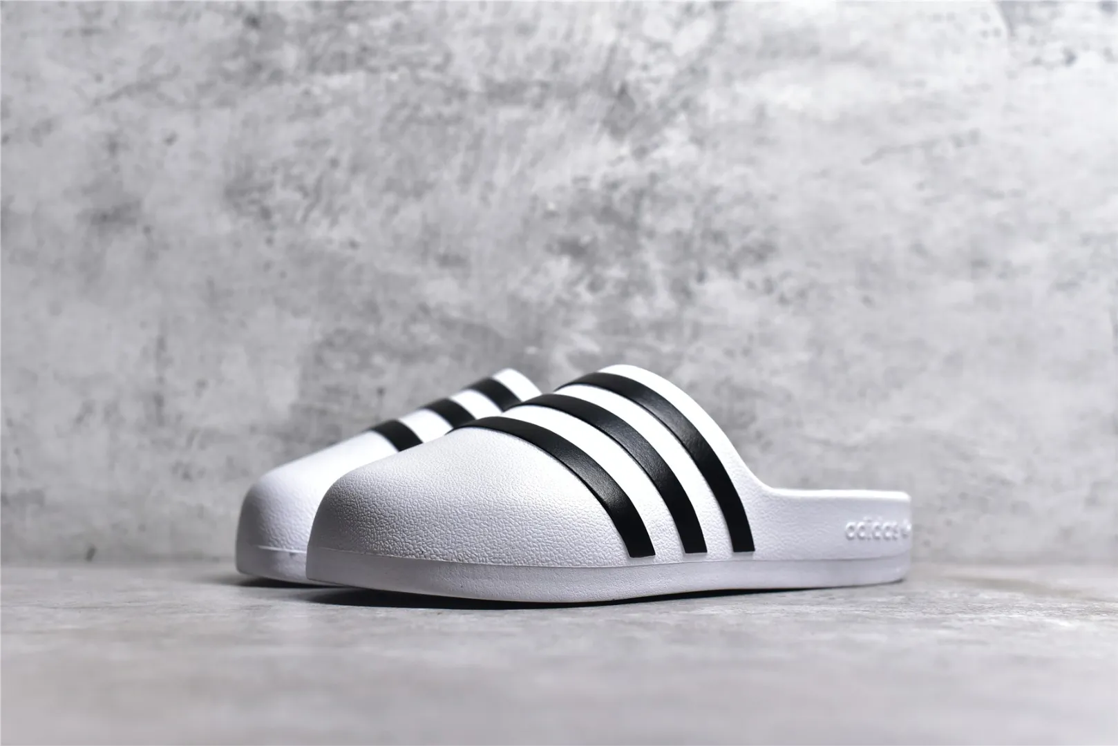 Chic Adidas Originals adilette White Black Slides –  Replica Adidas Shoes & Sneakers 467