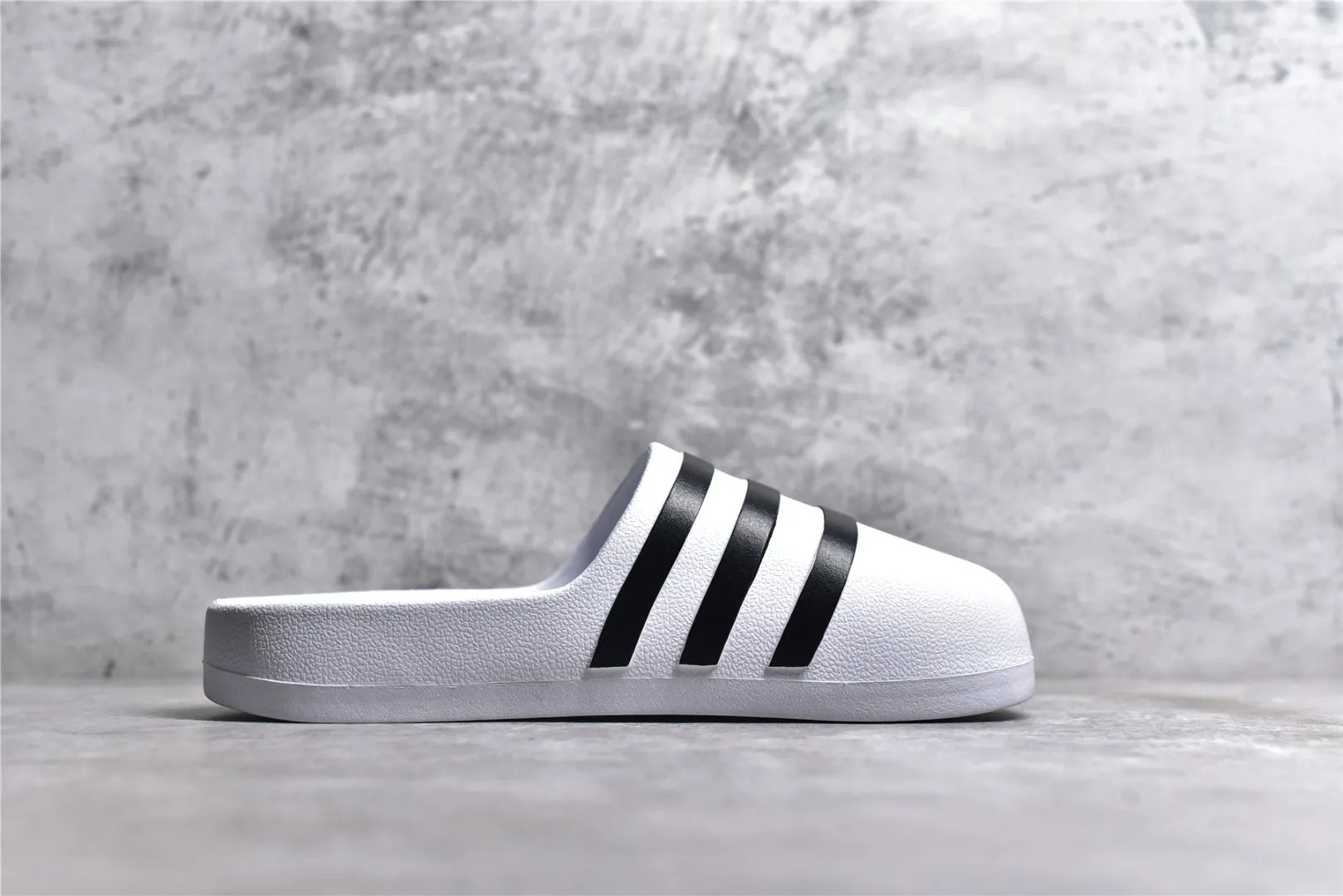 Chic Adidas Originals adilette White Black Slides –  Replica Adidas Shoes & Sneakers 467