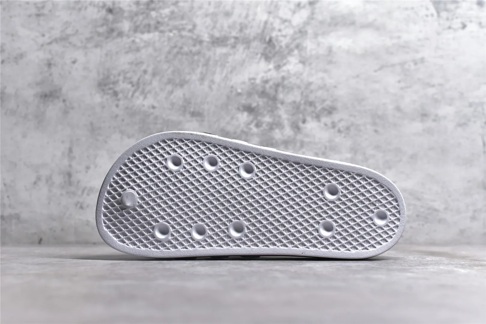 Chic Adidas Originals adilette White Black Slides –  Replica Adidas Shoes & Sneakers 467
