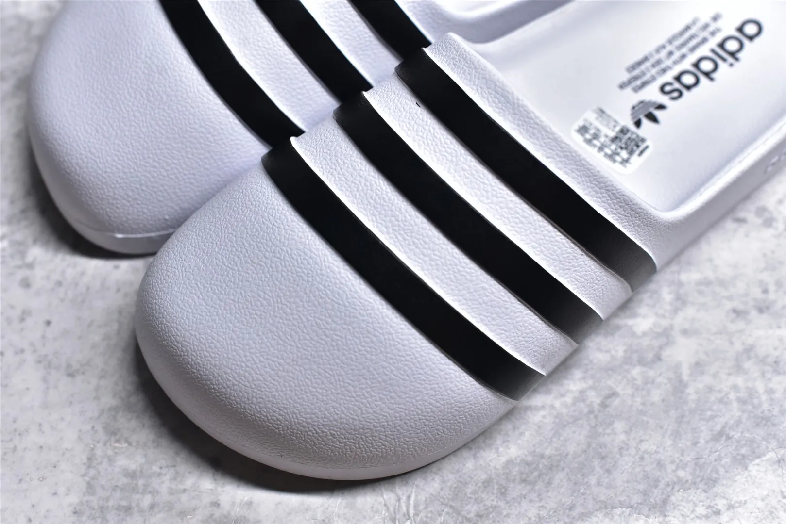Chic Adidas Originals adilette White Black Slides –  Replica Adidas Shoes & Sneakers 467