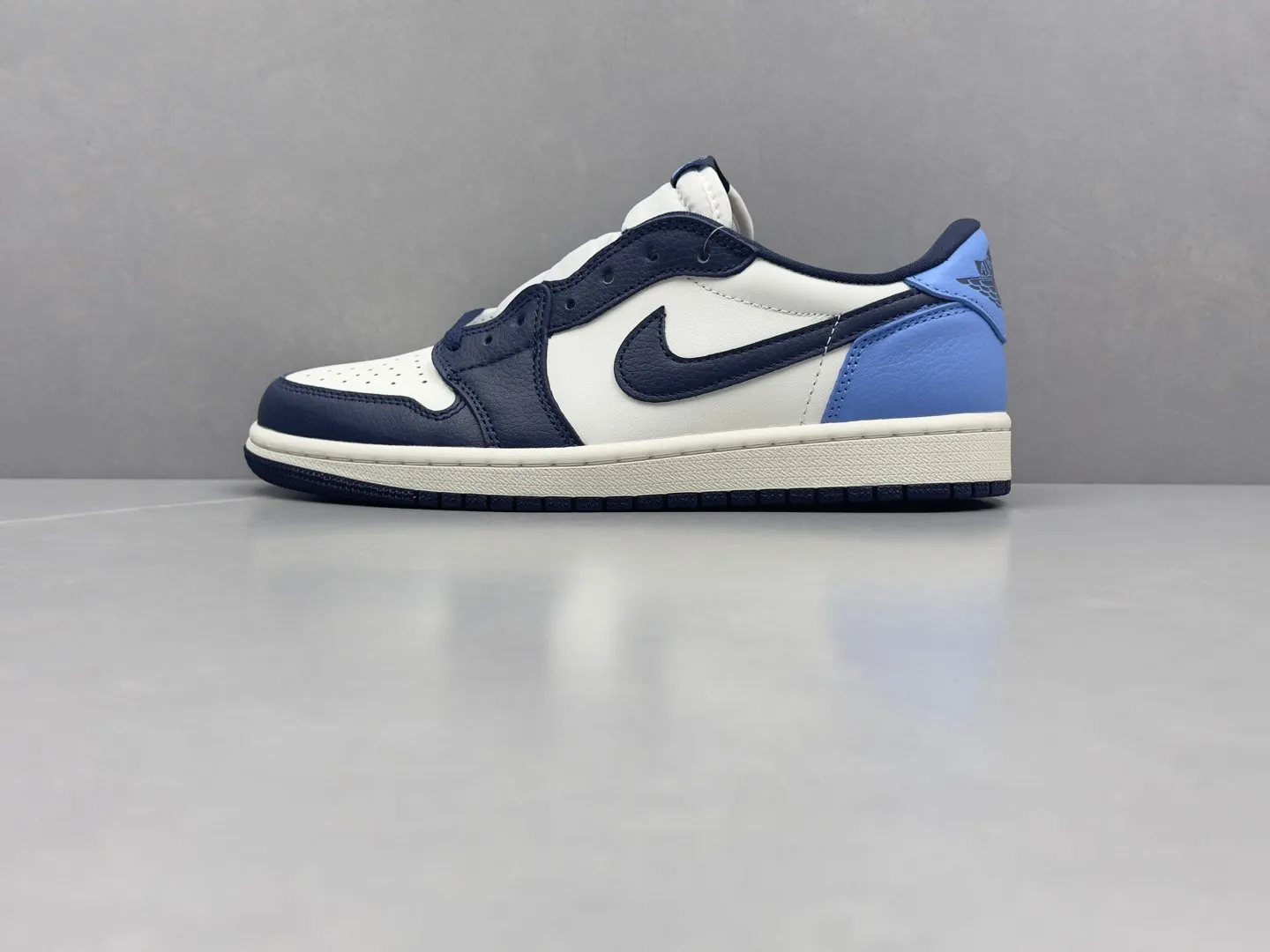 FlexibleFit Air Jordan 1 Low ‘Obsidian UNC’ – Black Obsidian University Blue – Authentic Low-Top Rep Shoes with Best Replica Sneakers Craftsmanship 1338