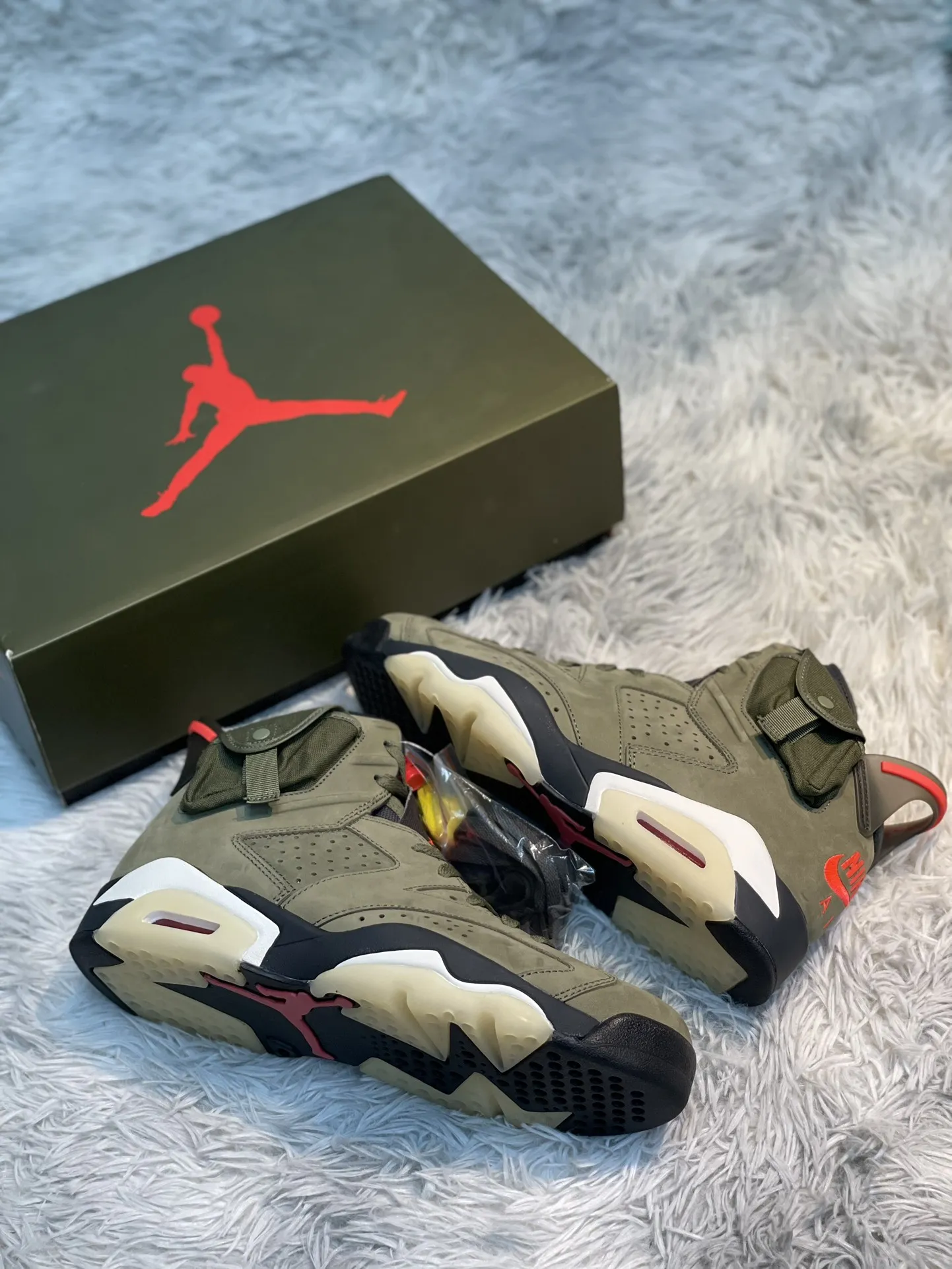 Air Jordan 6 x Travis Scott AJ6 TS Olive Glow Glow-in-the-Dark Sneakers – High Quality Rep Shoes Size 40-47. Functional 1114