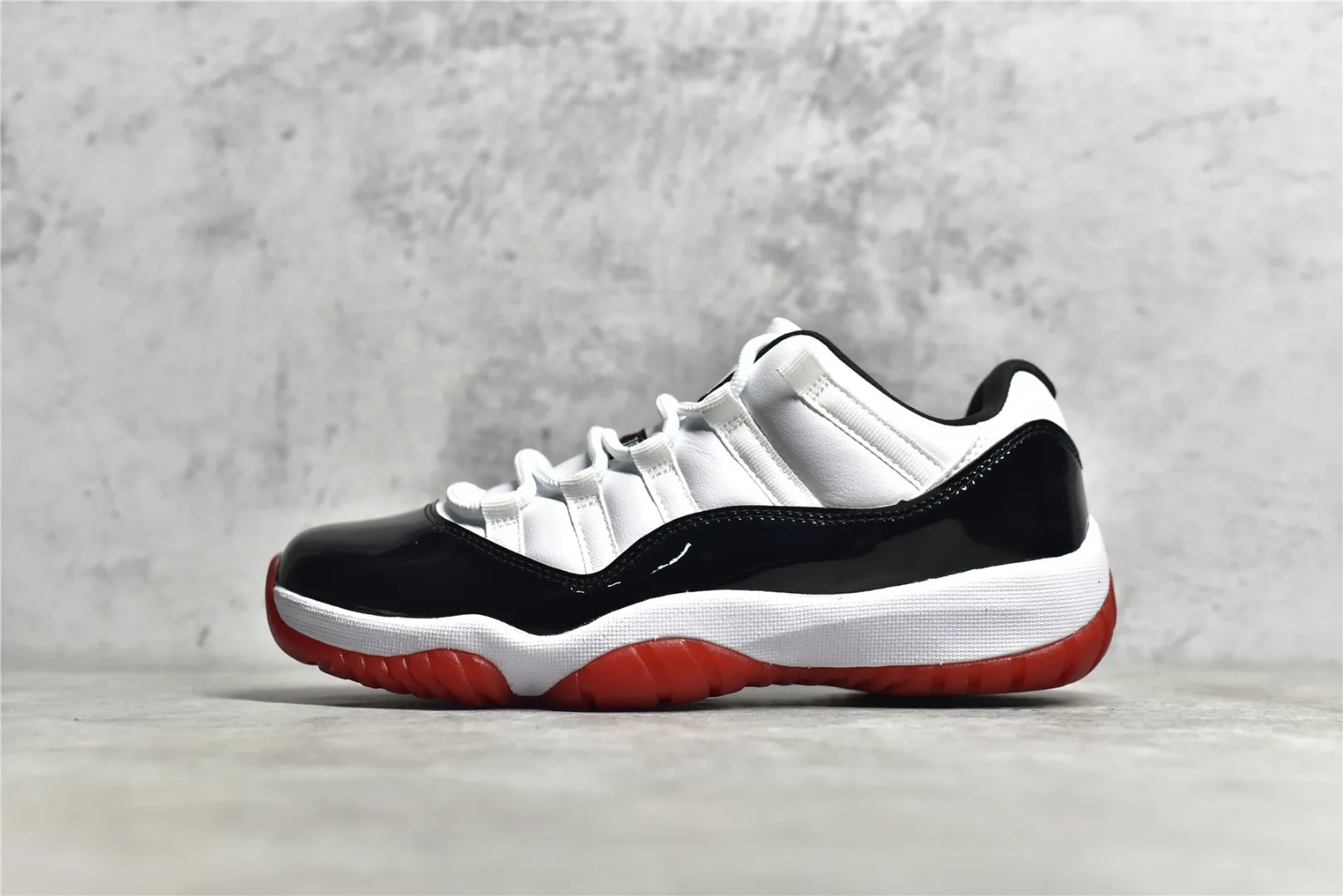 Air Jordan AJ11 Bred – Authentic Carbon Fiber Edition – High Top Sneakers – Red Black White – High Quality Replica Shoes – Nike Replica SoftTouch 1094