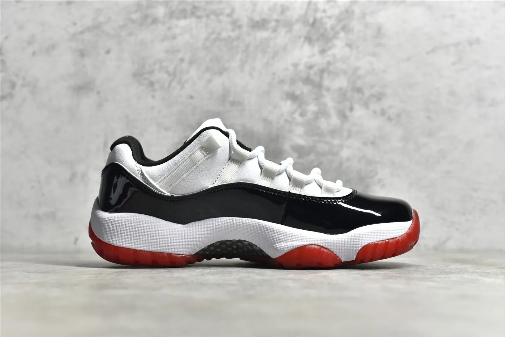 Air Jordan AJ11 Bred – Authentic Carbon Fiber Edition – High Top Sneakers – Red Black White – High Quality Replica Shoes – Nike Replica SoftTouch 1094