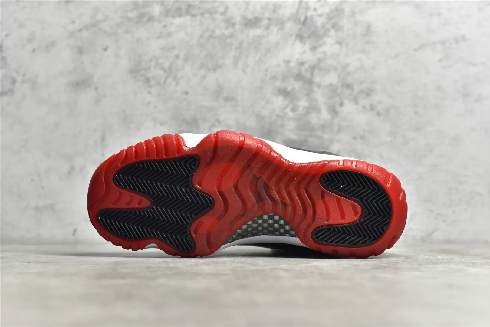 Air Jordan AJ11 Bred – Authentic Carbon Fiber Edition – High Top Sneakers – Red Black White – High Quality Replica Shoes – Nike Replica SoftTouch 1094